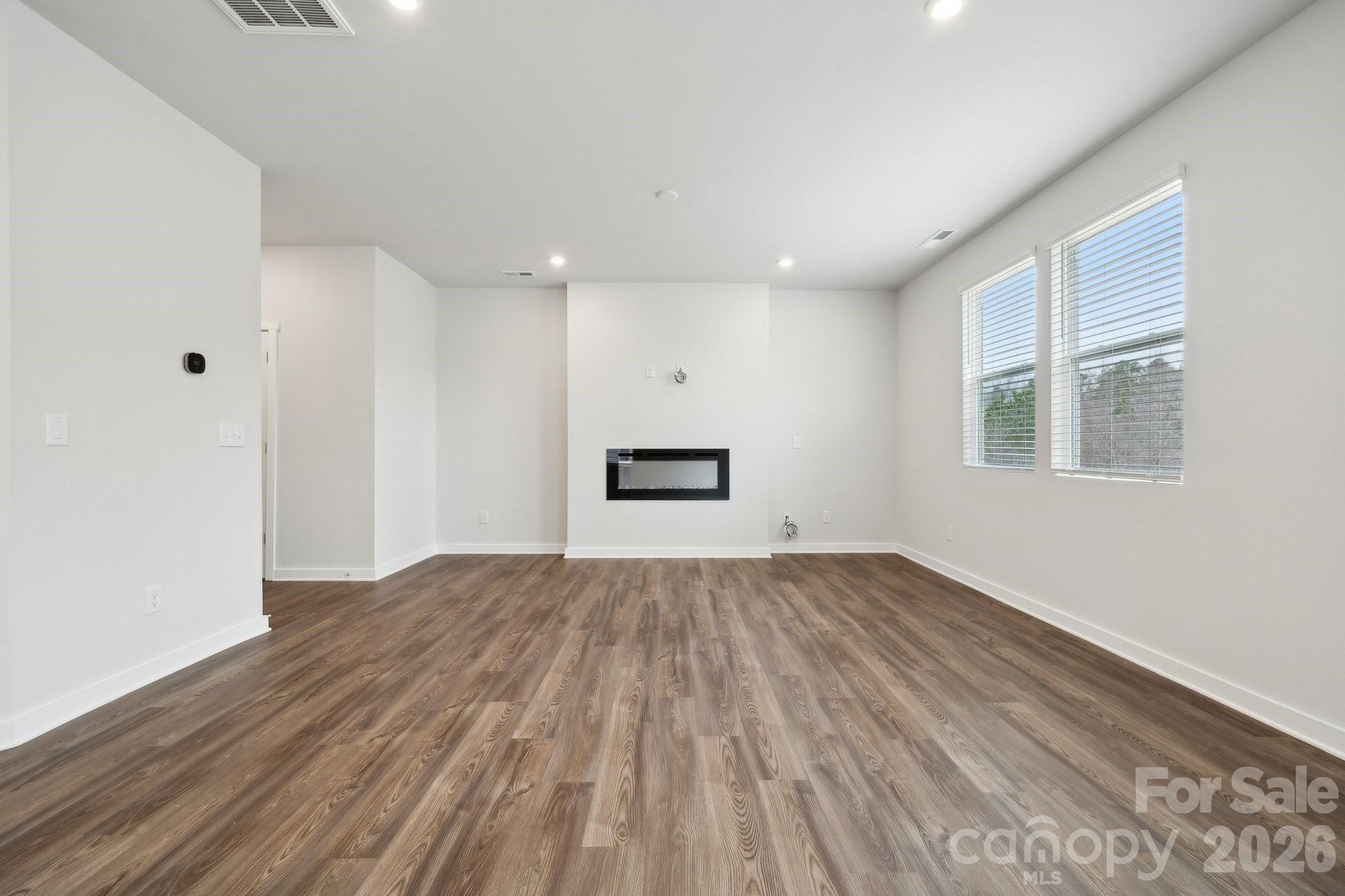8079 Midas Lane — Locust