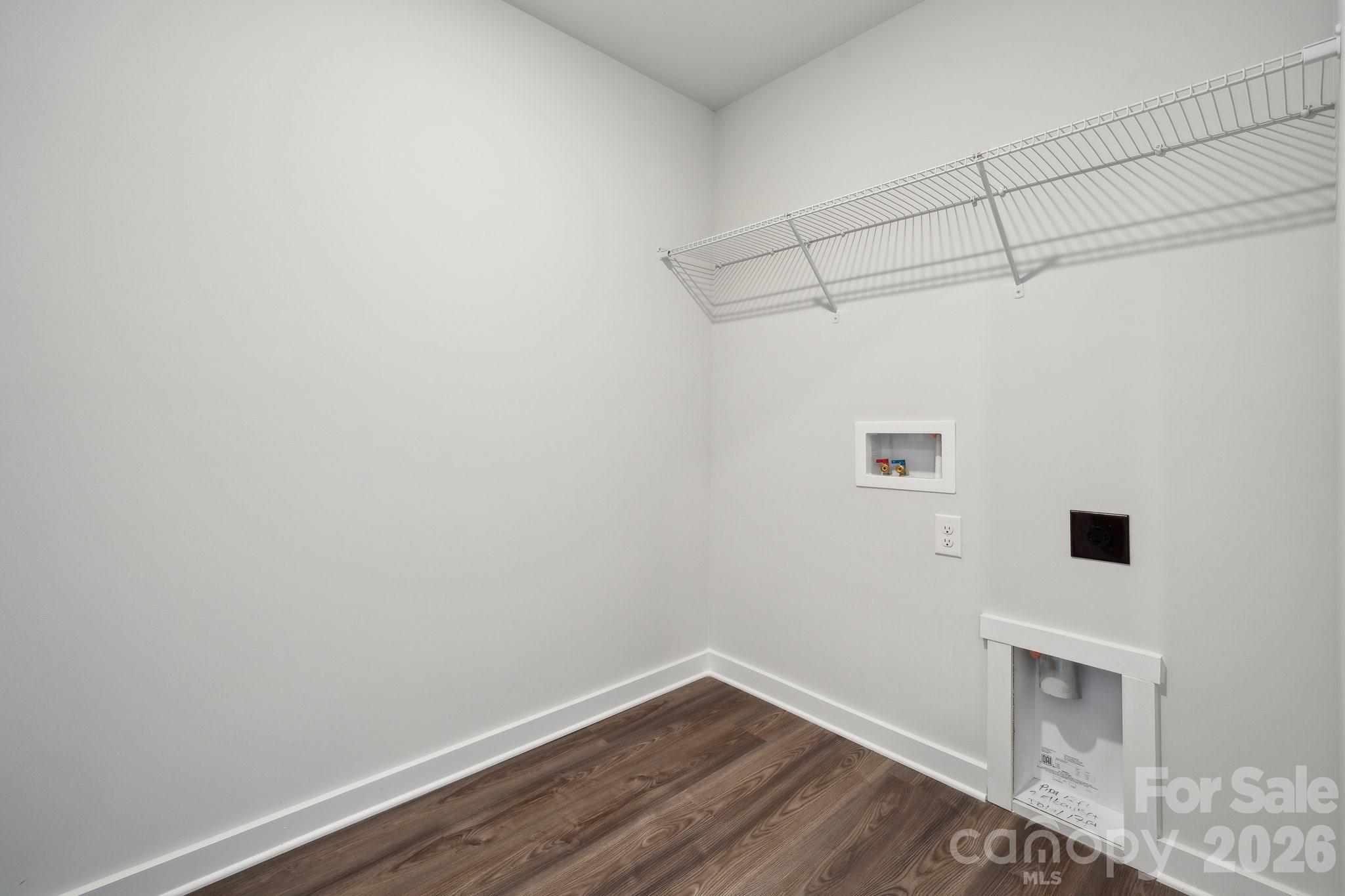 8079 Midas Lane — Locust