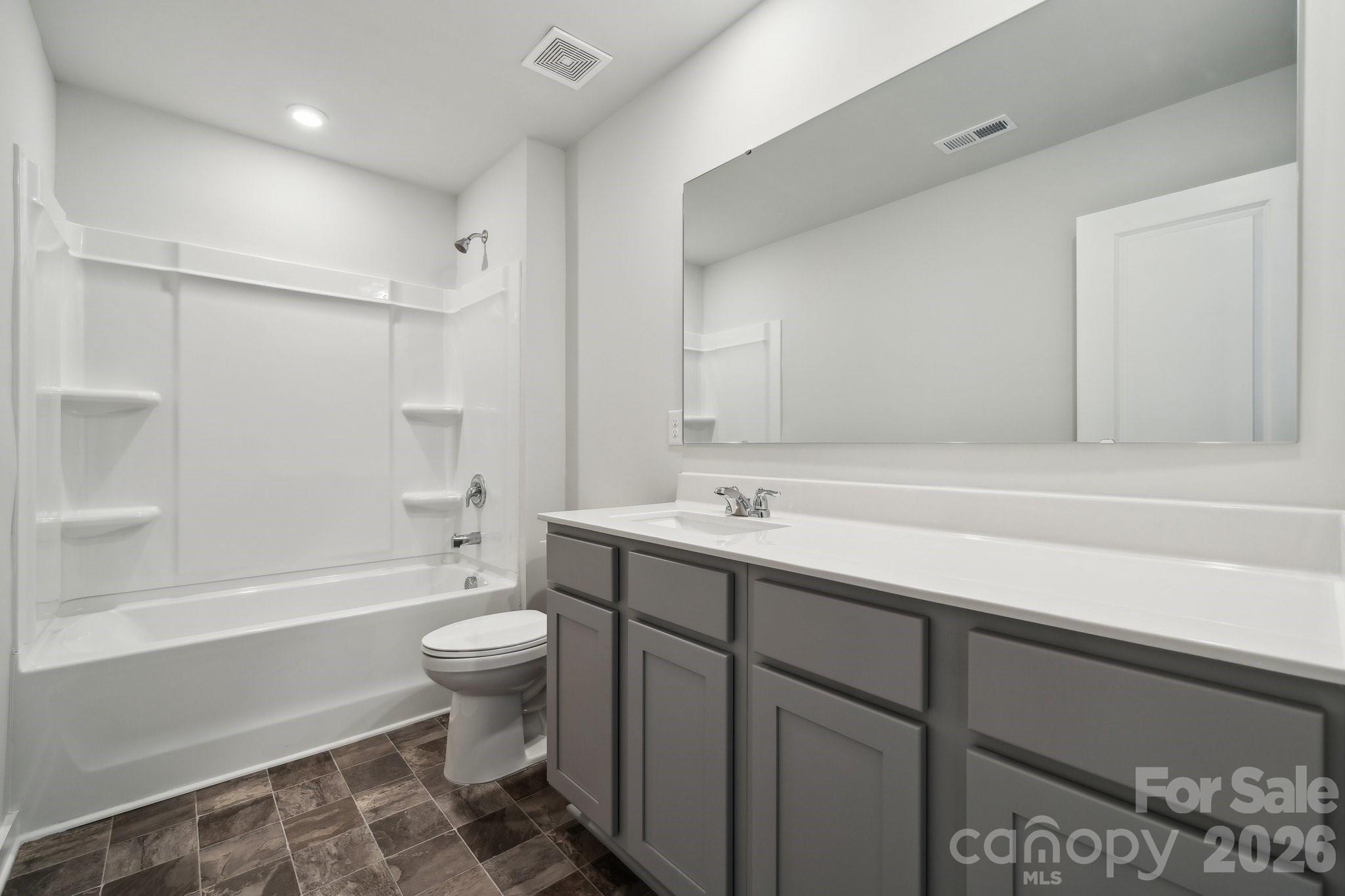 8079 Midas Lane — Locust