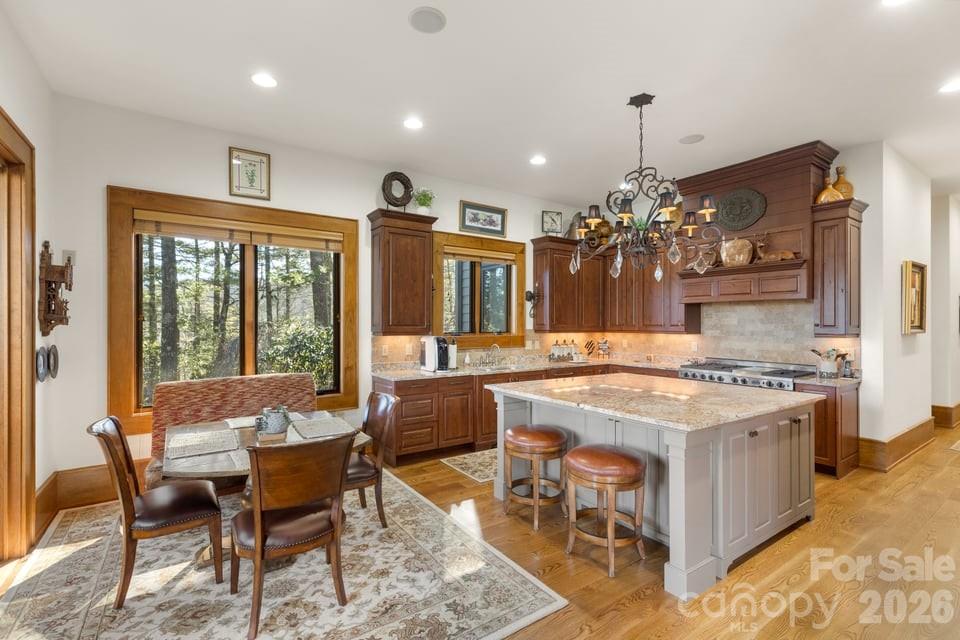 70 Norton Court — Highlands