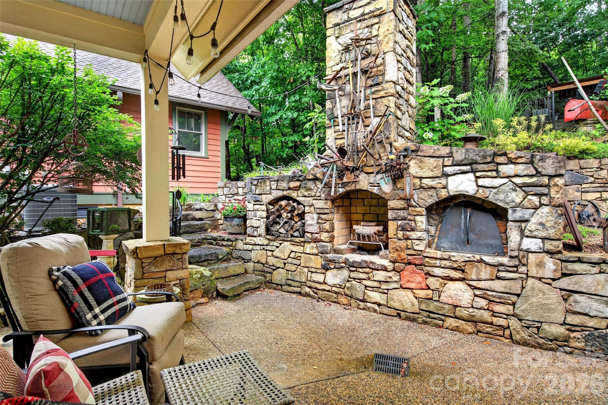 52 Cheshire Drive — Black Mountain
