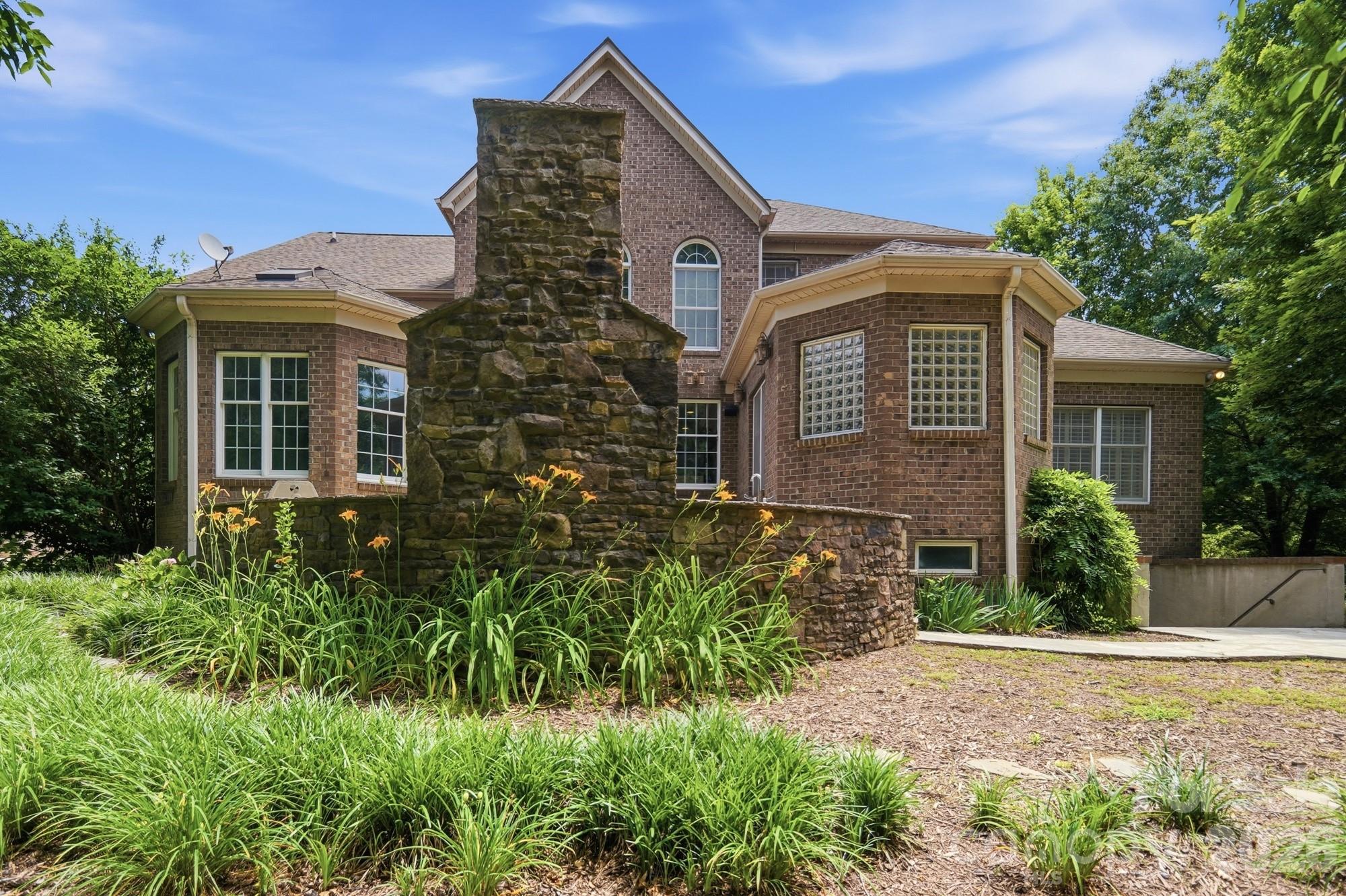 2016 Autumn Blossom Lane — Waxhaw