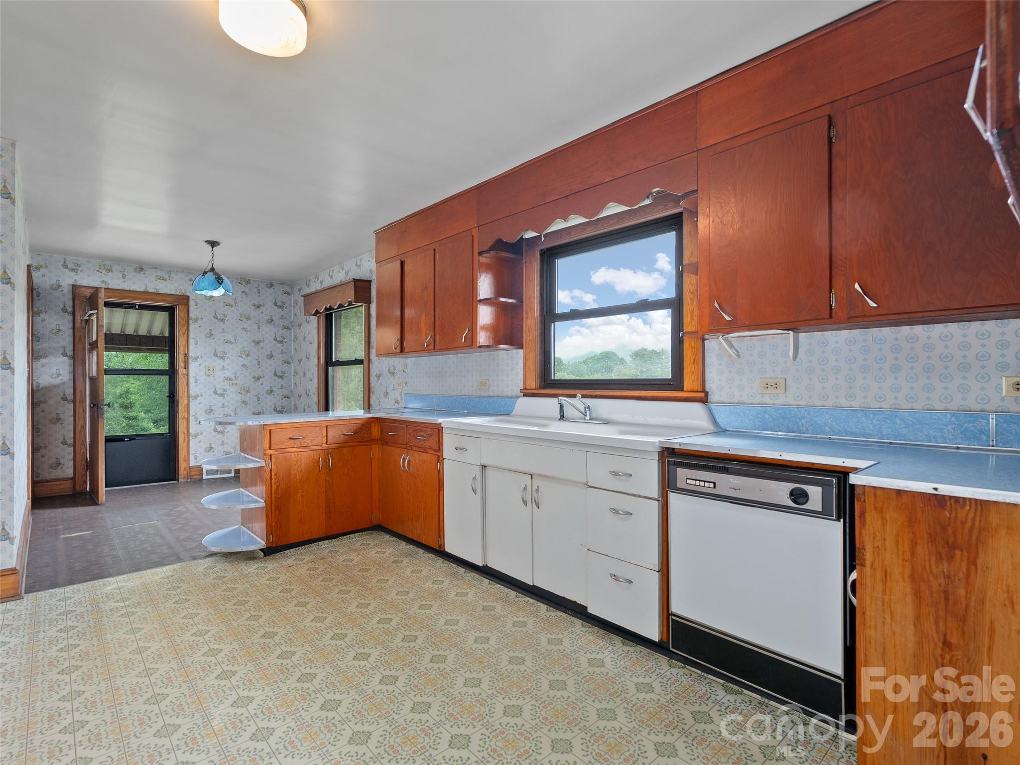 21 Beaverdam Road — Canton