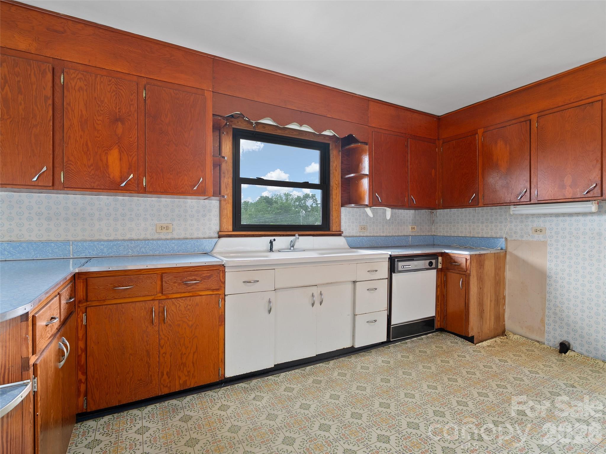 21 Beaverdam Road — Canton