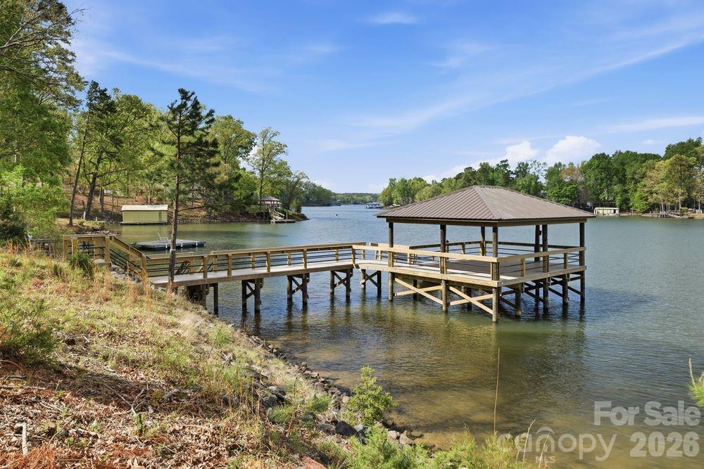 21225 Lake Run Drive — Charlotte