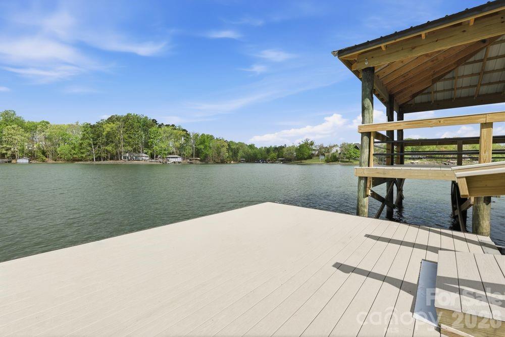 21225 Lake Run Drive — Charlotte