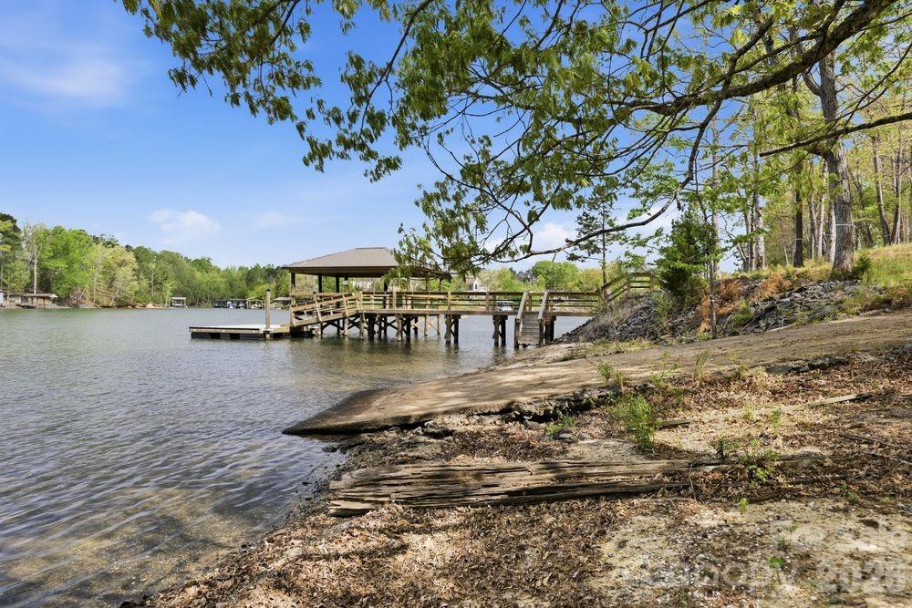 21225 Lake Run Drive — Charlotte