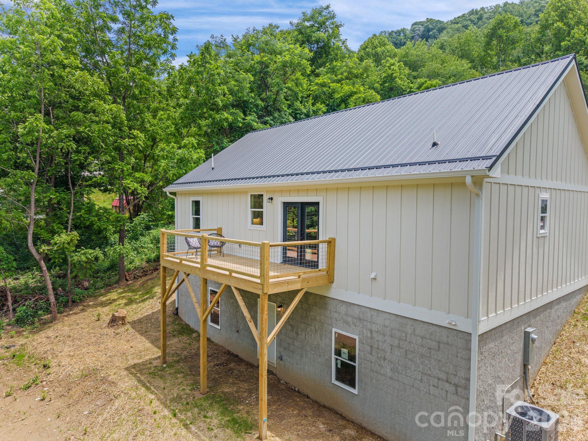 311 Farley Street — Waynesville