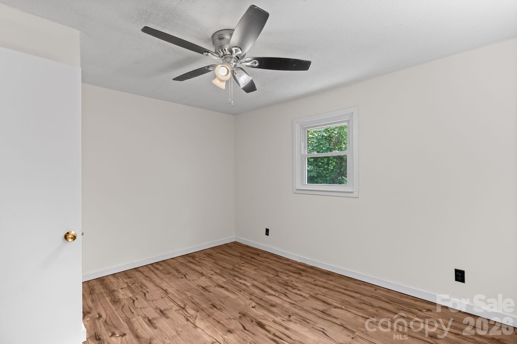 177 E Poplar Drive — Hendersonville