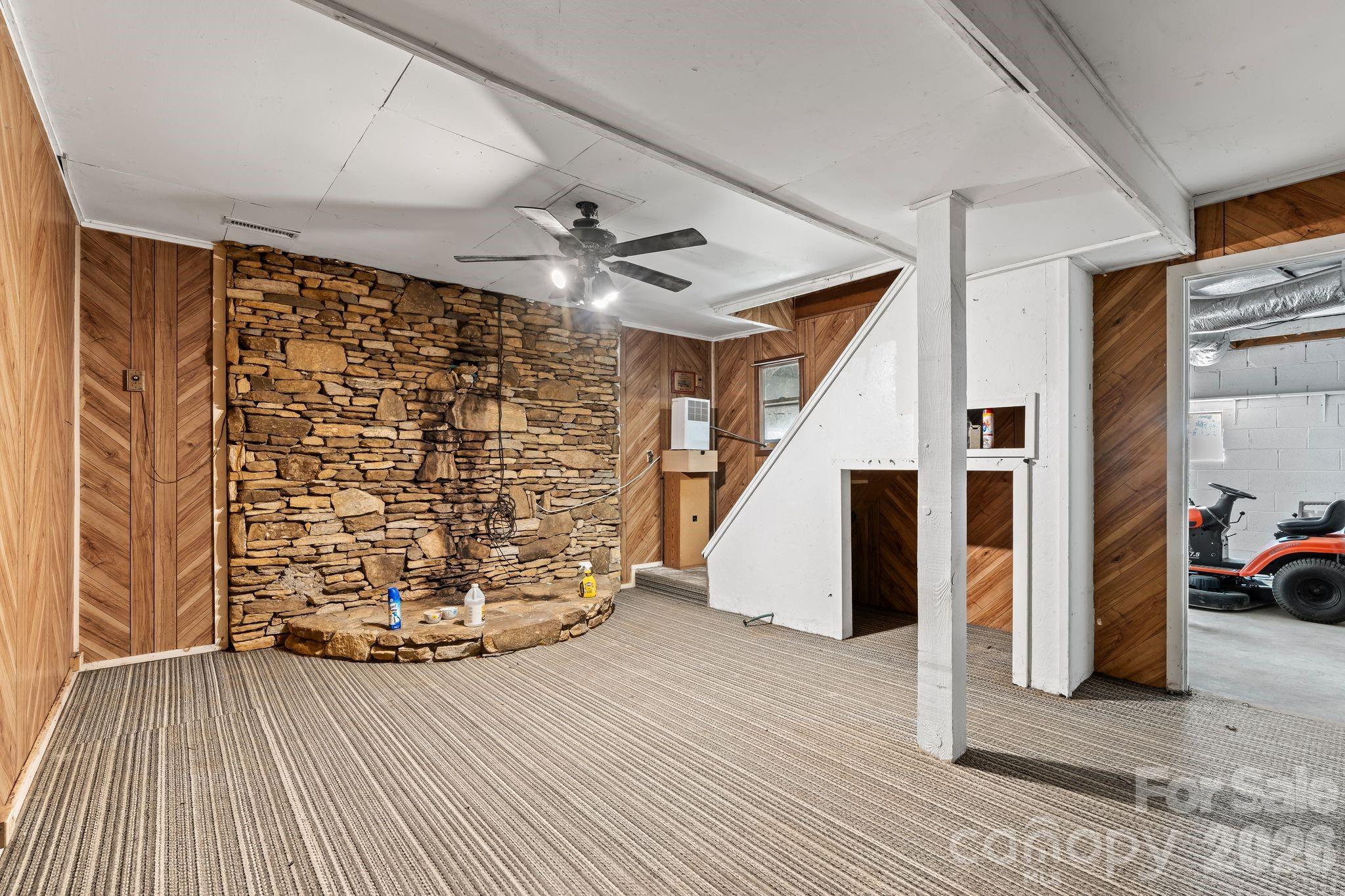 177 E Poplar Drive — Hendersonville