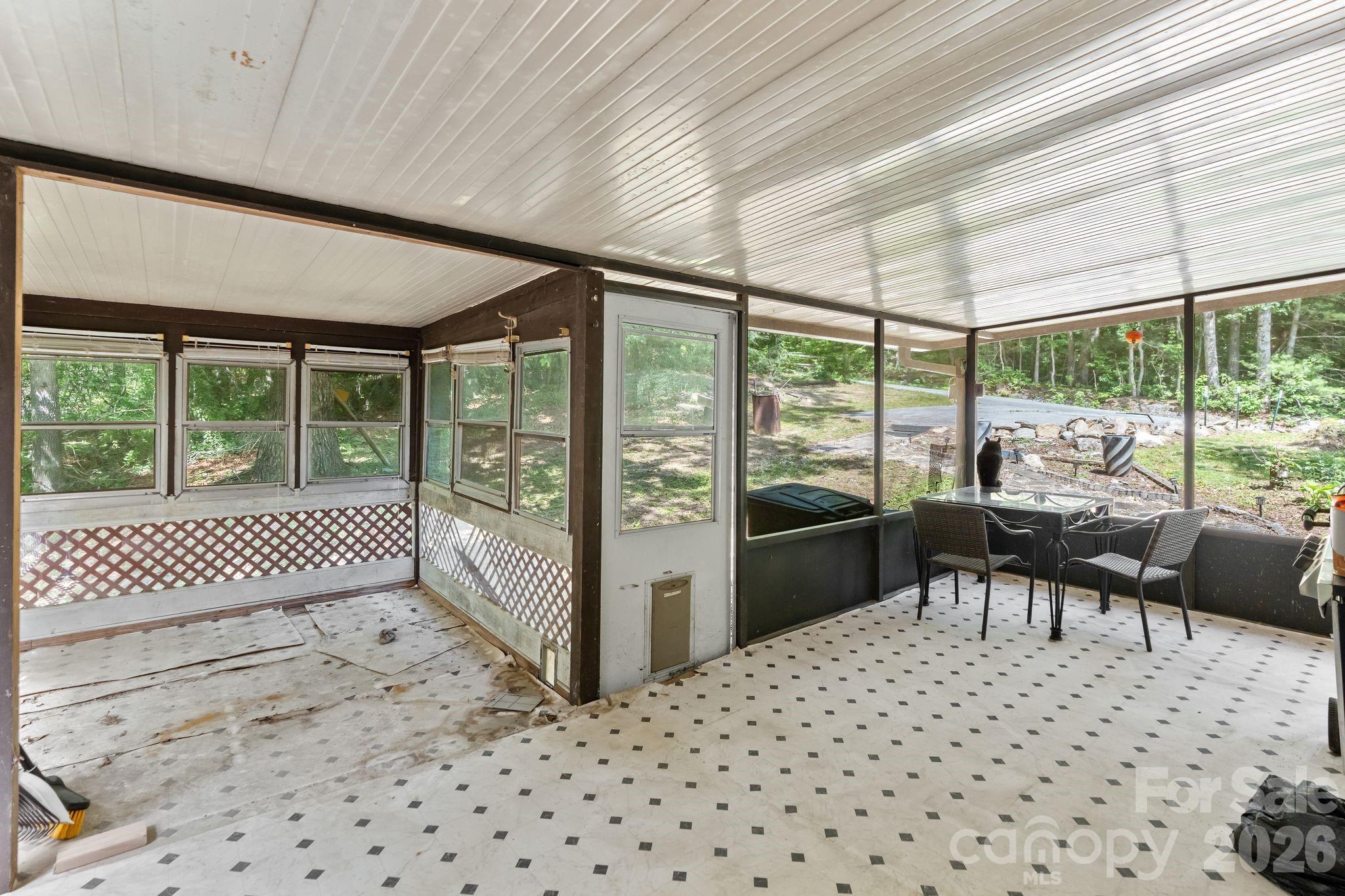 177 E Poplar Drive — Hendersonville