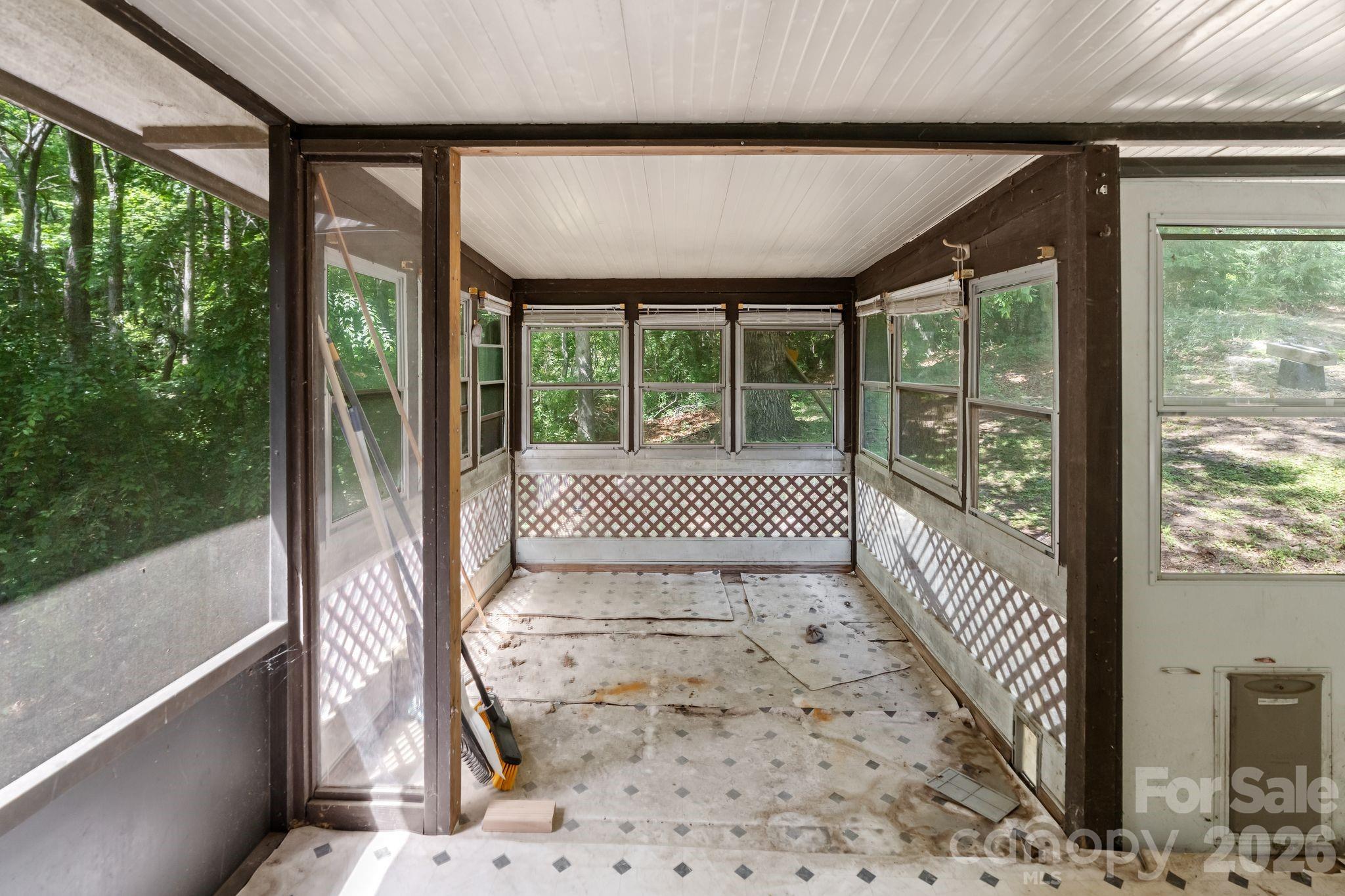 177 E Poplar Drive — Hendersonville