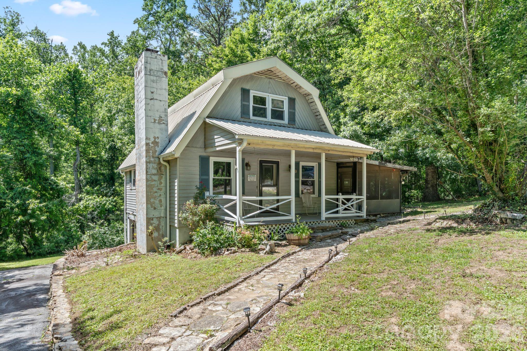 177 E Poplar Drive — Hendersonville