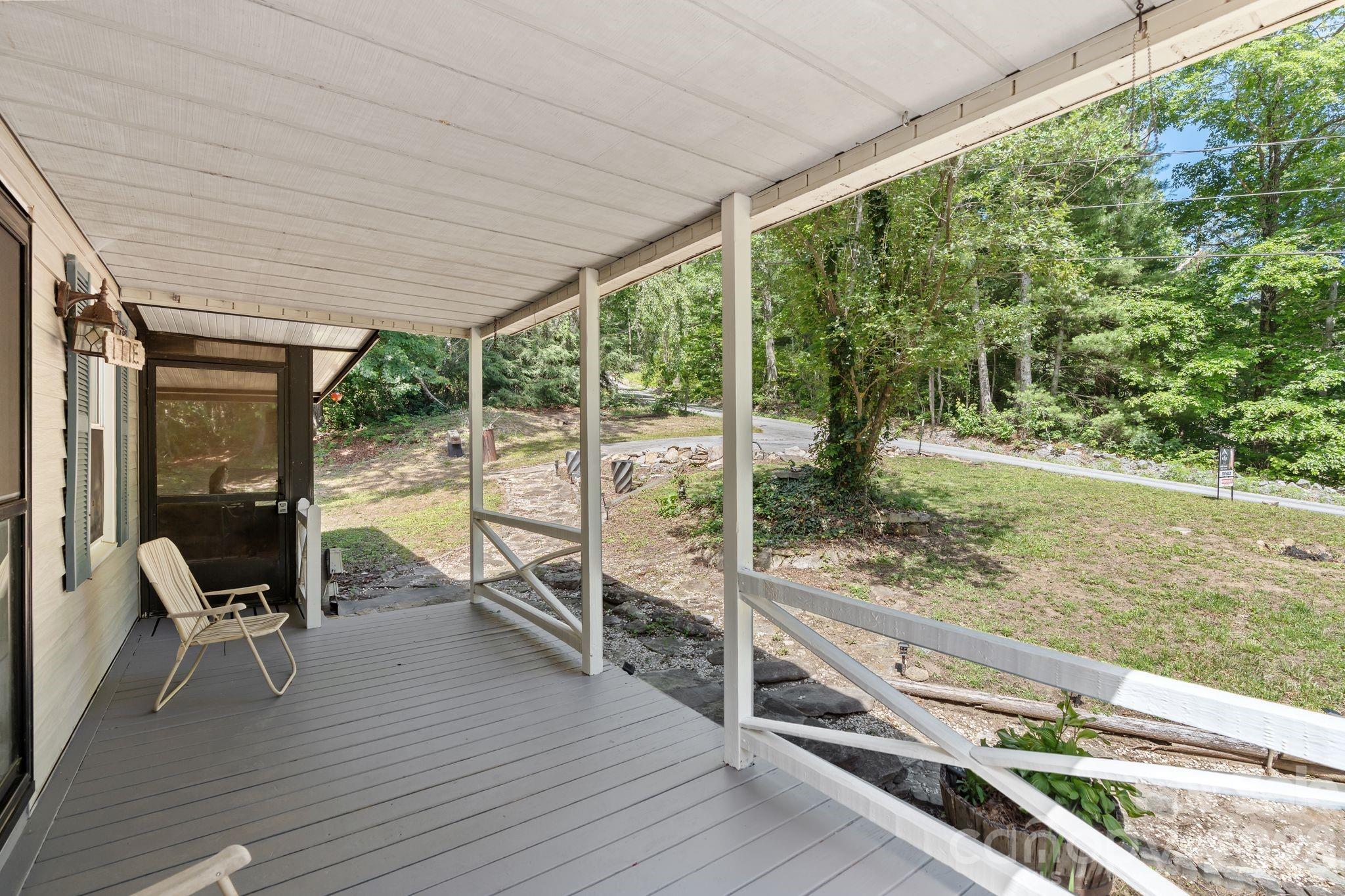 177 E Poplar Drive — Hendersonville