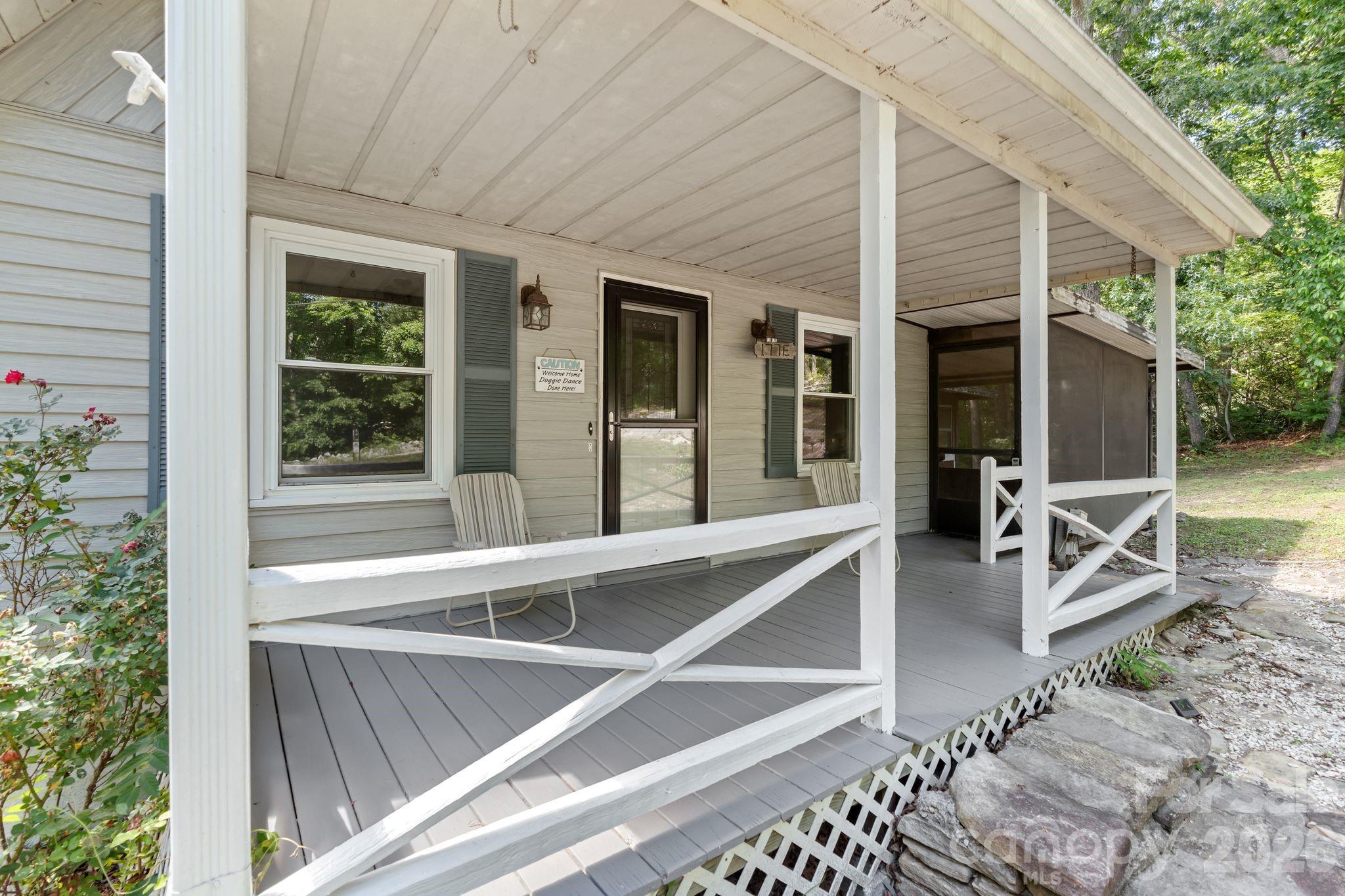177 E Poplar Drive — Hendersonville