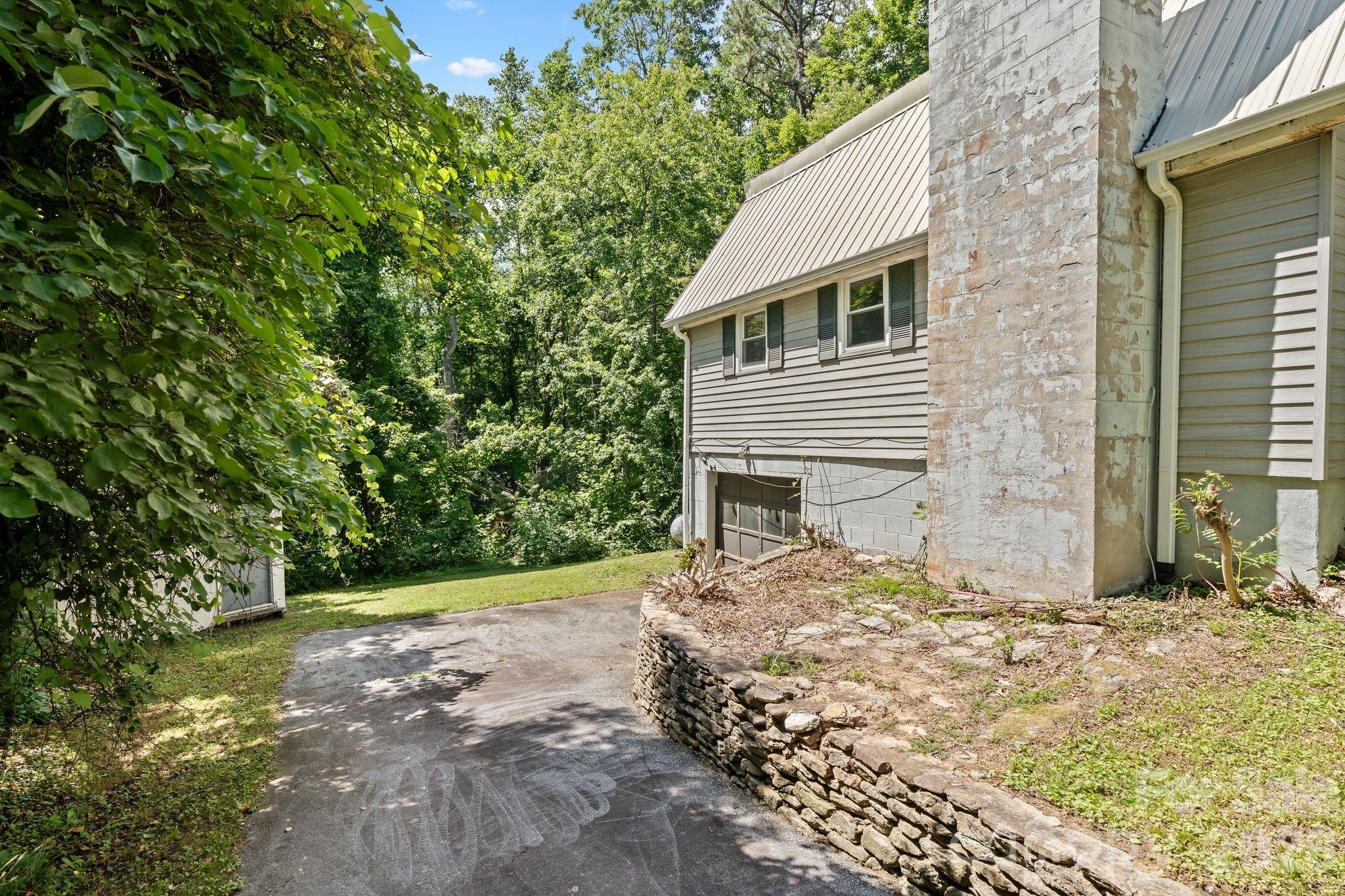 177 E Poplar Drive — Hendersonville