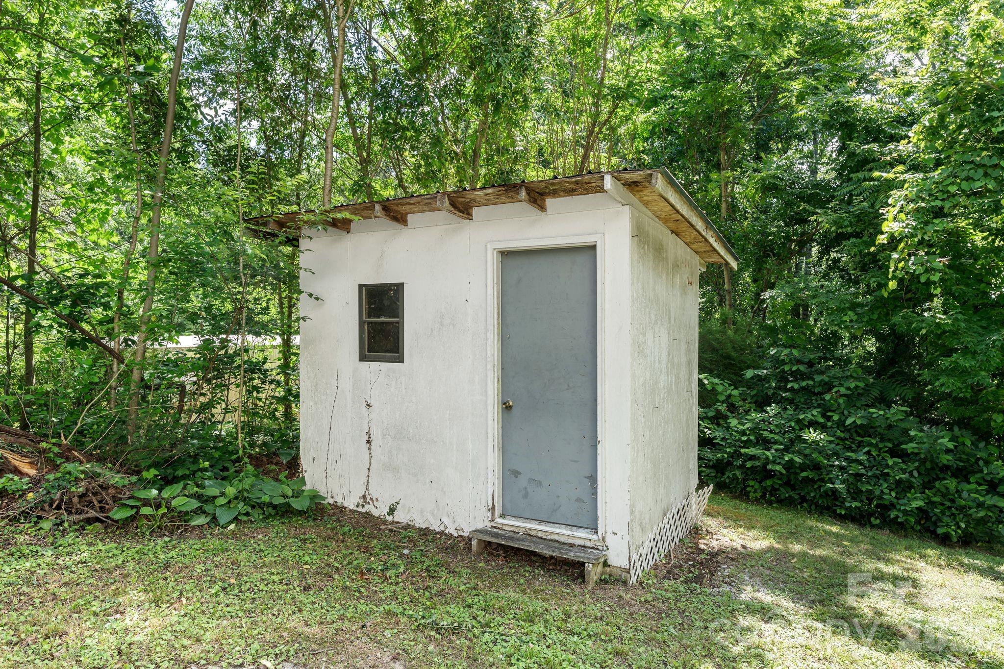 177 E Poplar Drive — Hendersonville