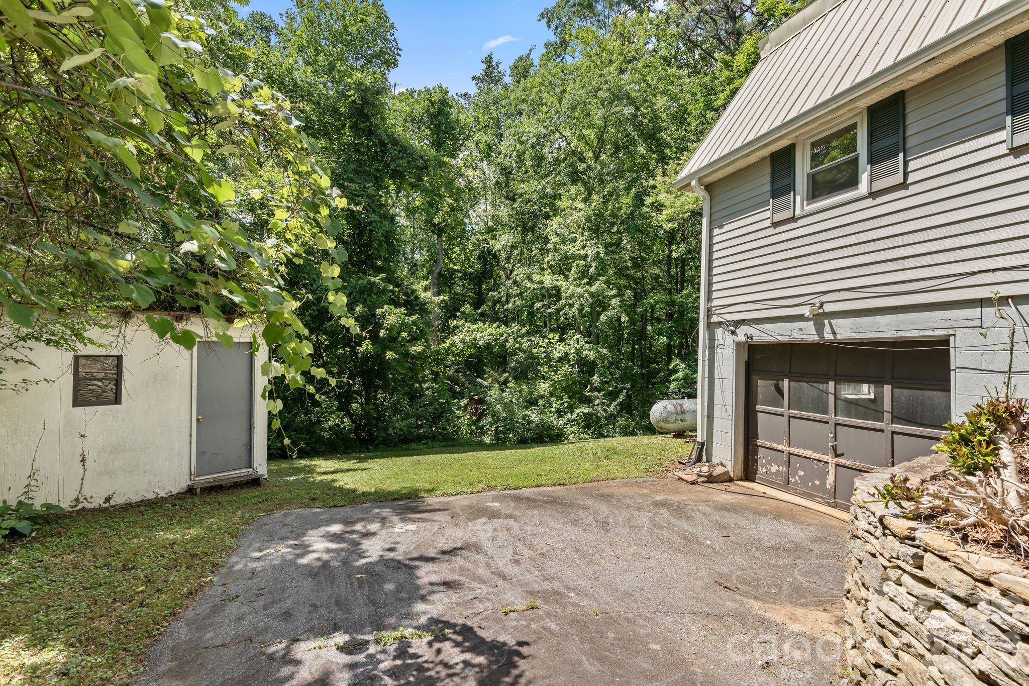 177 E Poplar Drive — Hendersonville