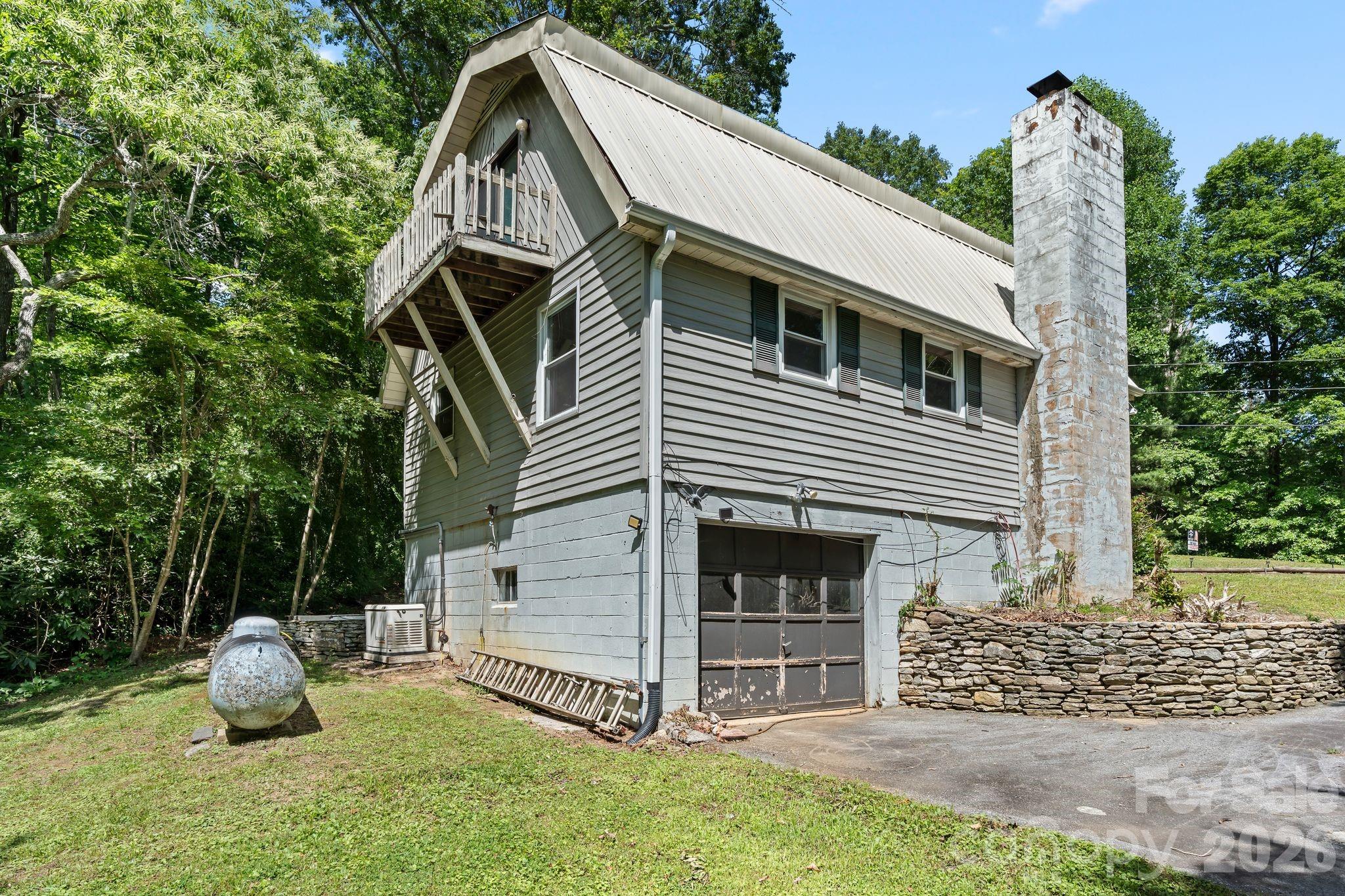 177 E Poplar Drive — Hendersonville