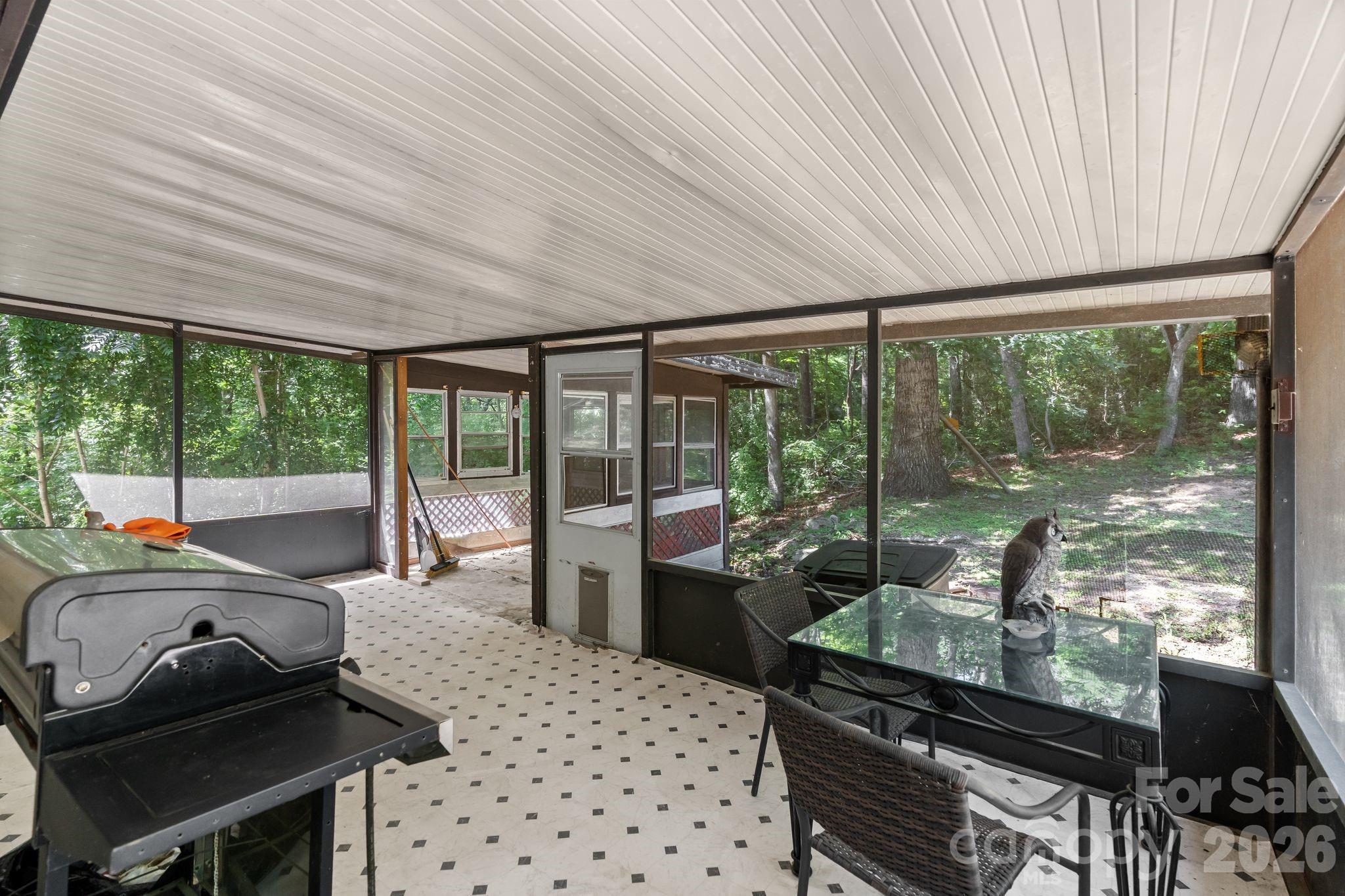 177 E Poplar Drive — Hendersonville
