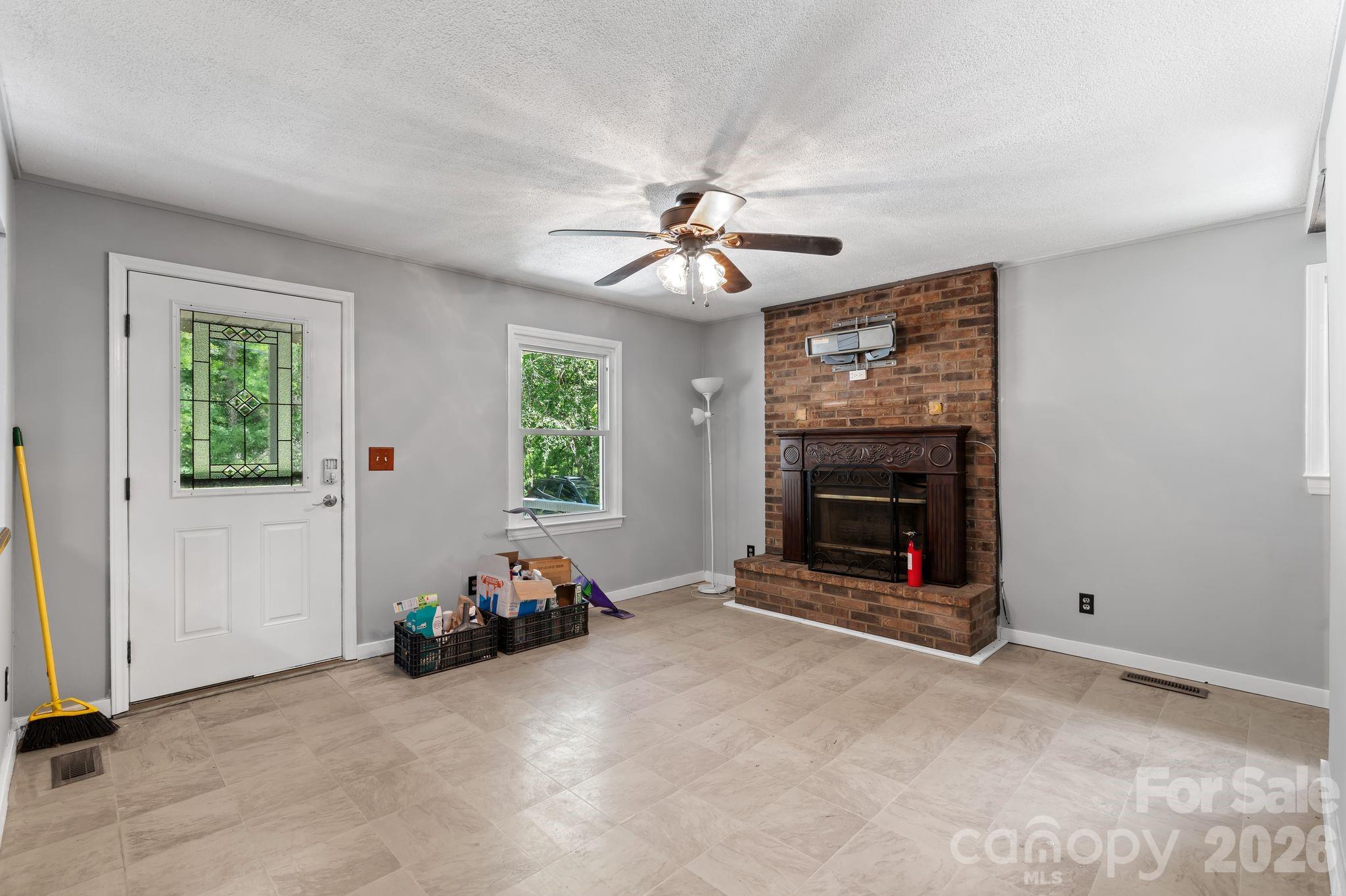 177 E Poplar Drive — Hendersonville