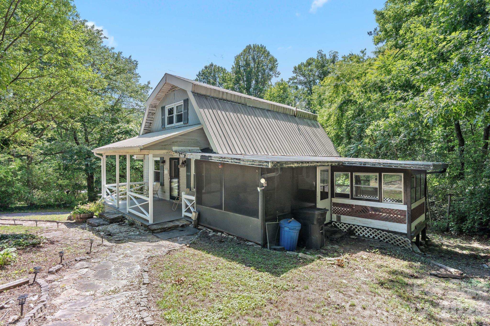 177 E Poplar Drive — Hendersonville