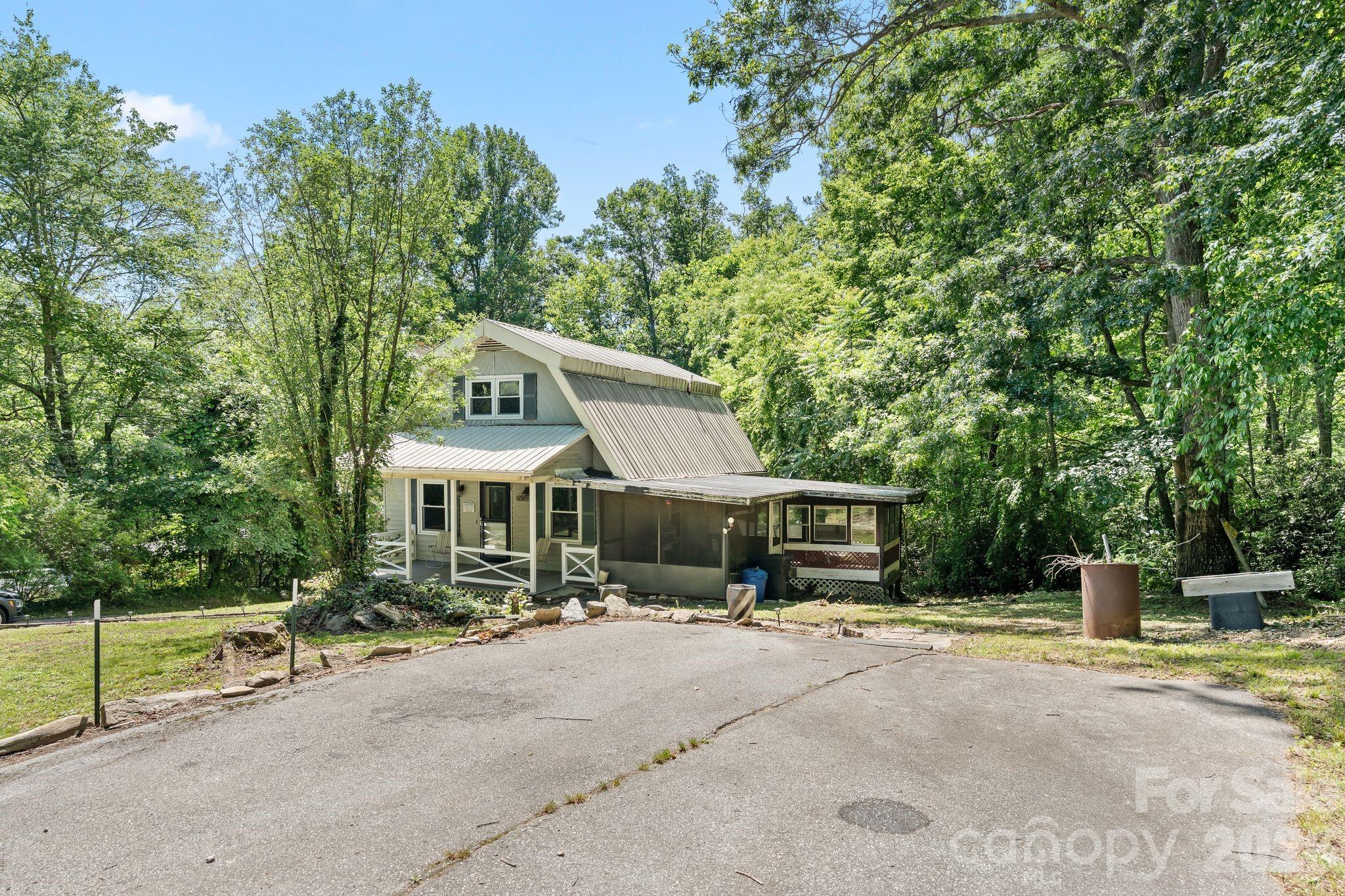 177 E Poplar Drive — Hendersonville