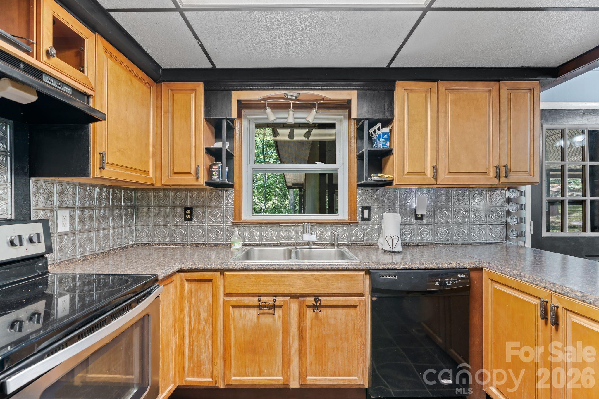 177 E Poplar Drive — Hendersonville