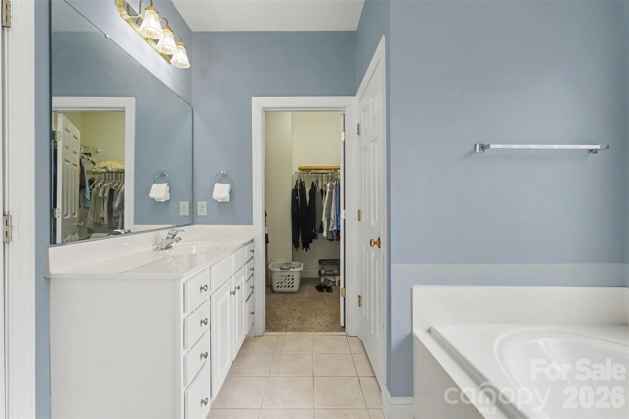 172 Eaglecrest Drive — Matthews