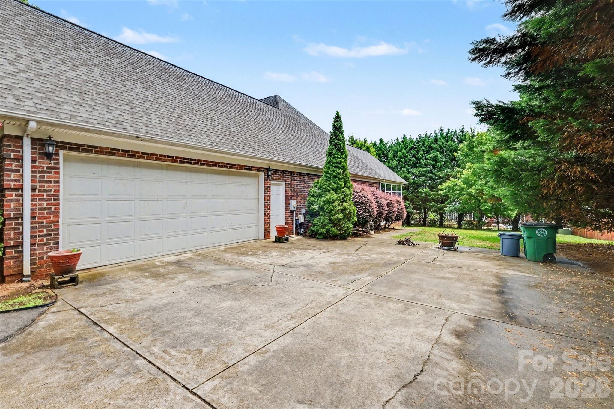 172 Eaglecrest Drive — Matthews