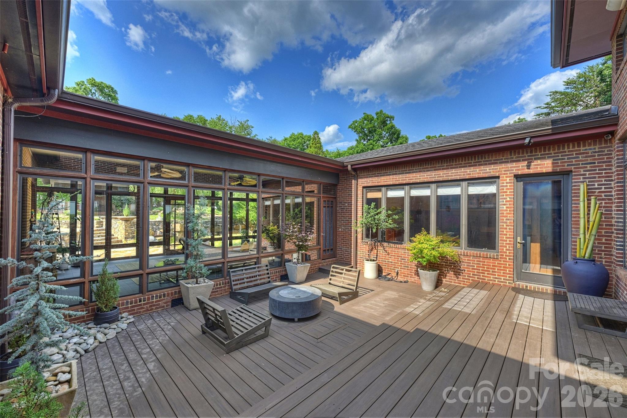 172 Tuckertown Road — New London
