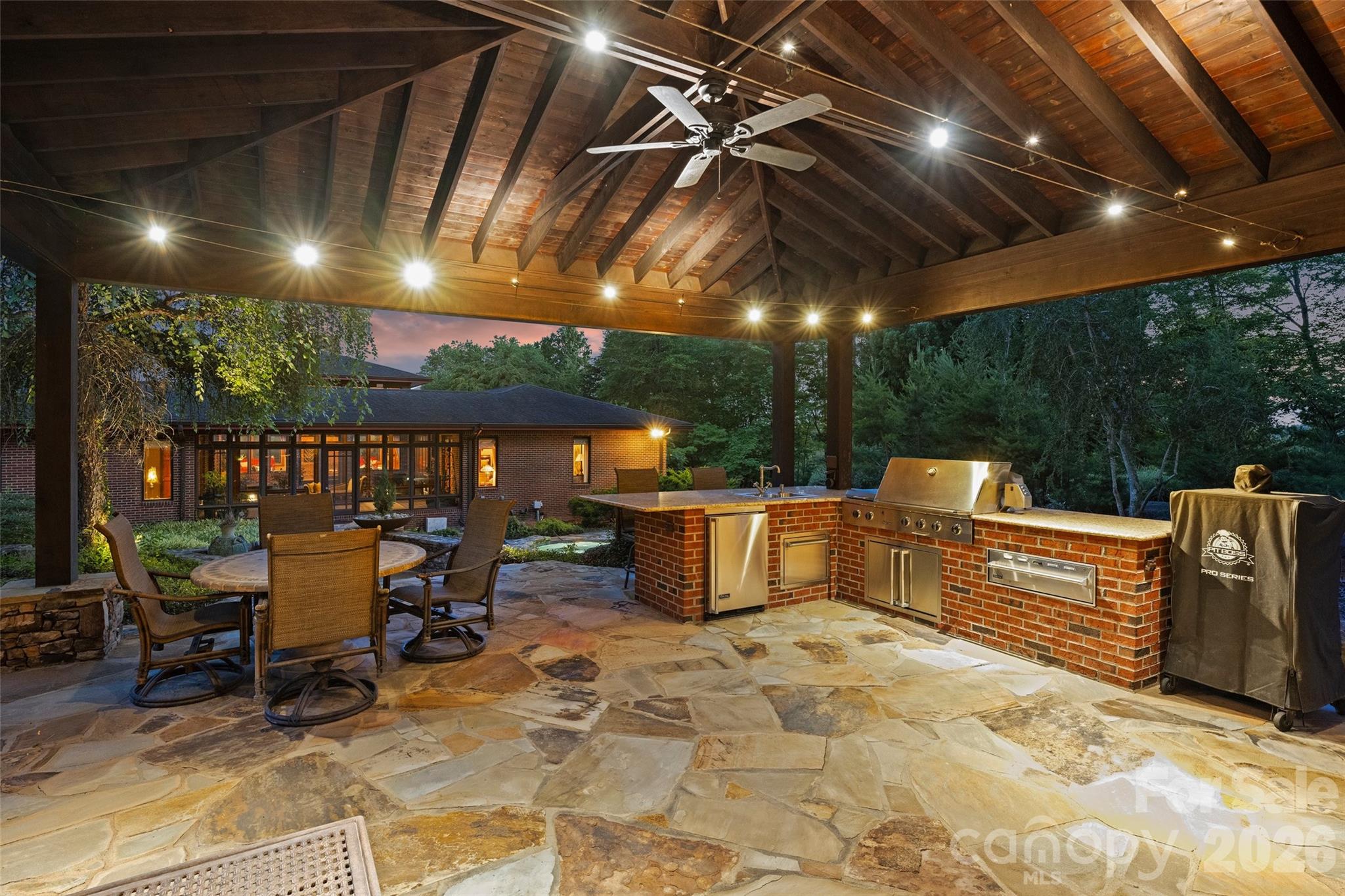 172 Tuckertown Road — New London