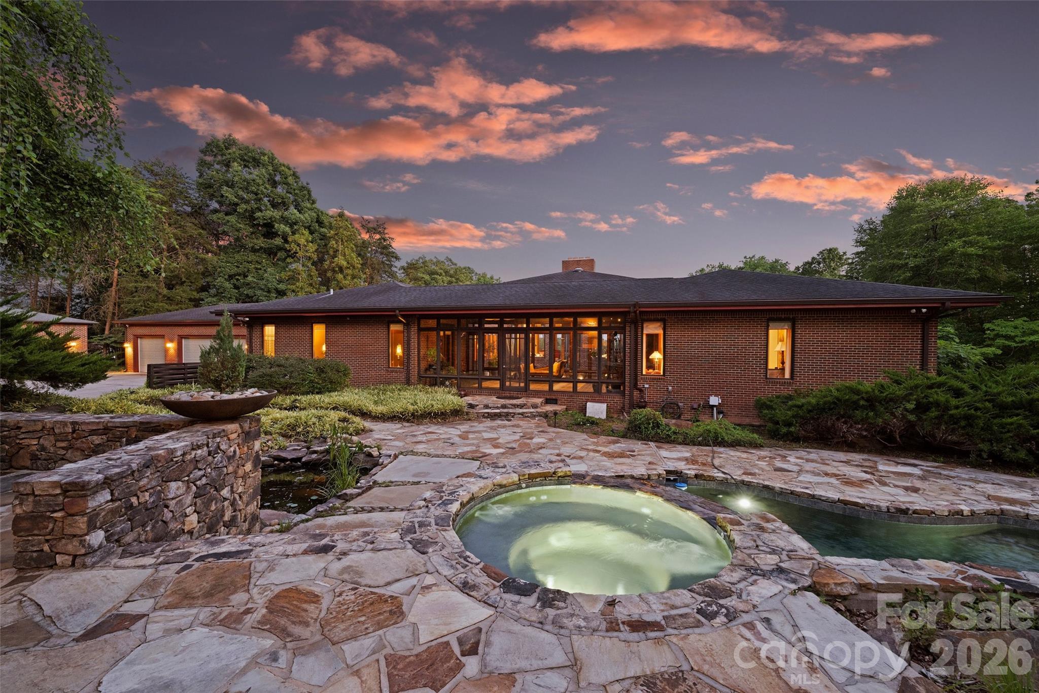 172 Tuckertown Road — New London