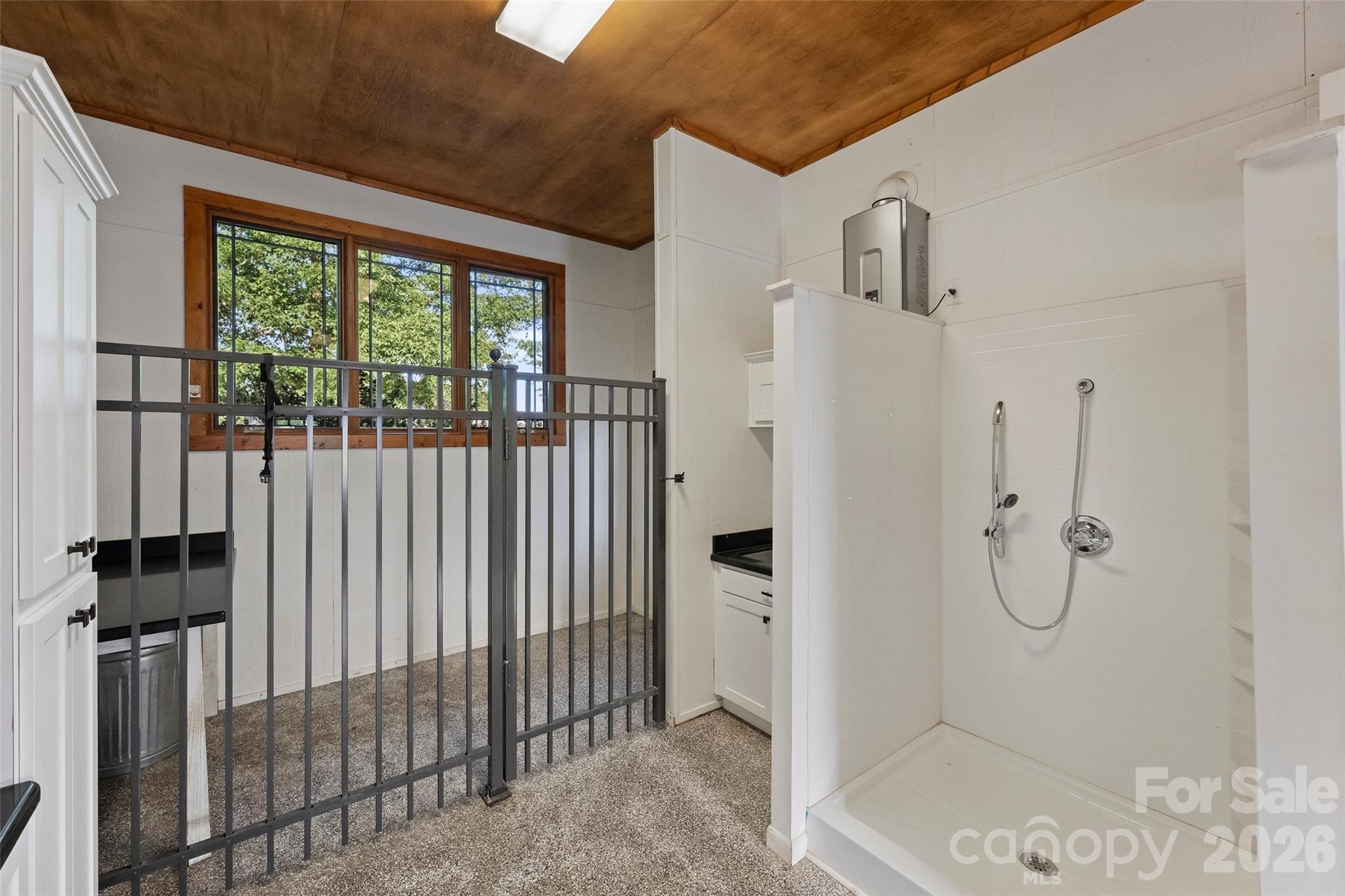 172 Tuckertown Road — New London