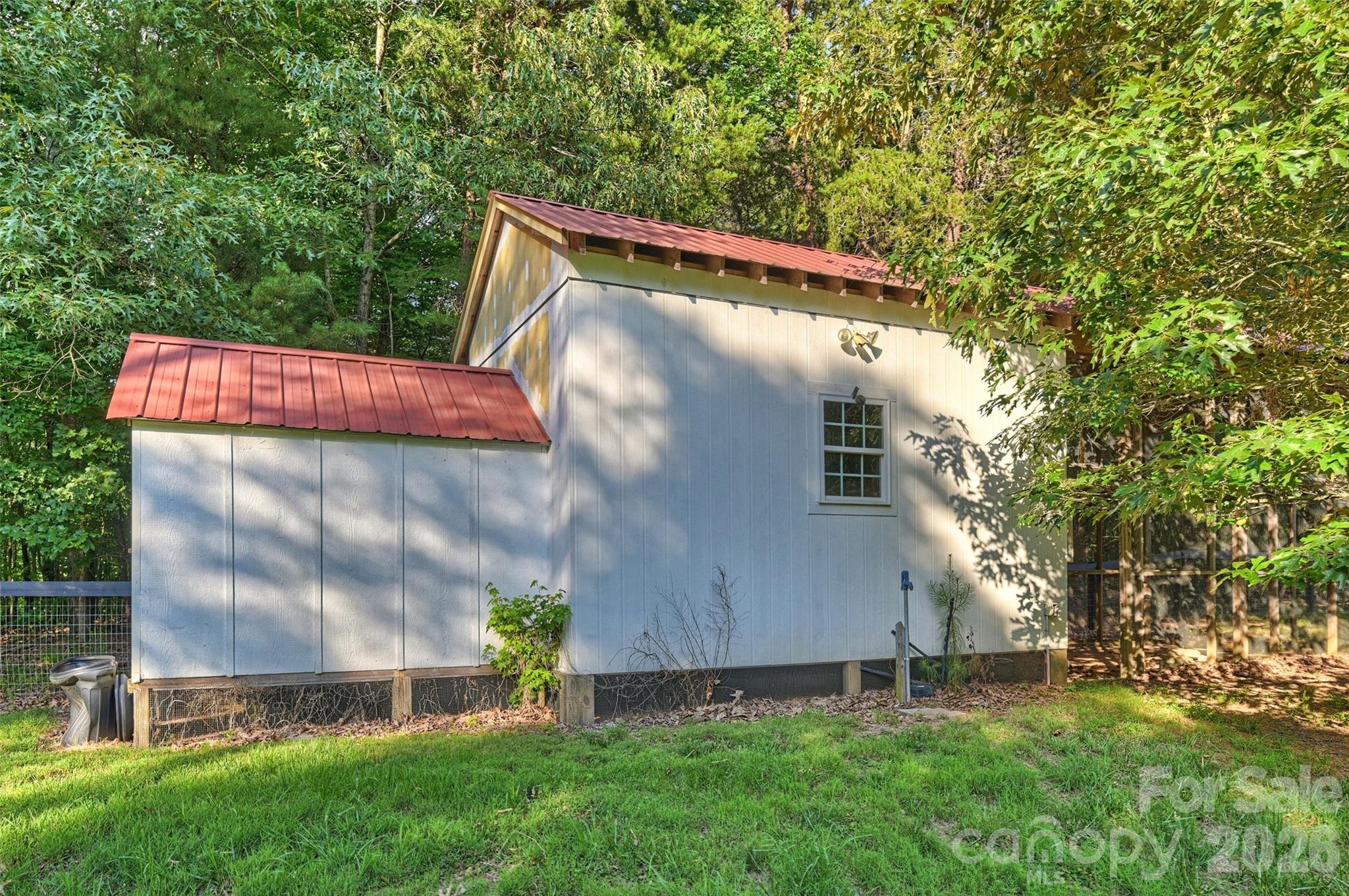 172 Tuckertown Road — New London