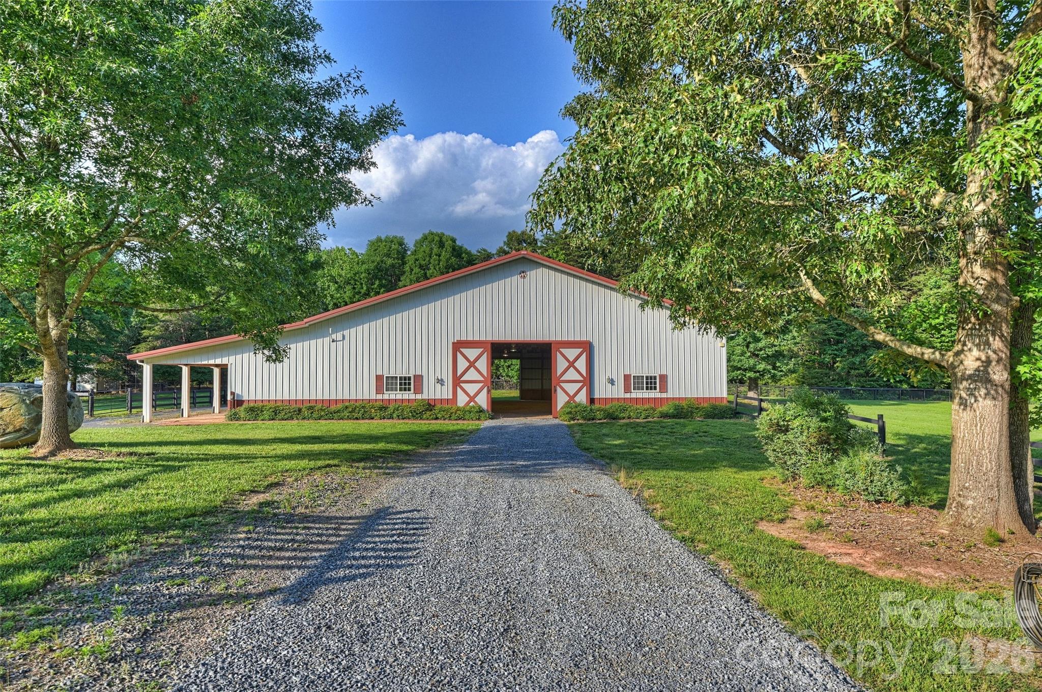 172 Tuckertown Road — New London