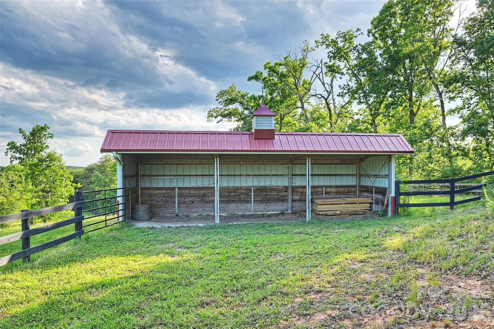 172 Tuckertown Road — New London