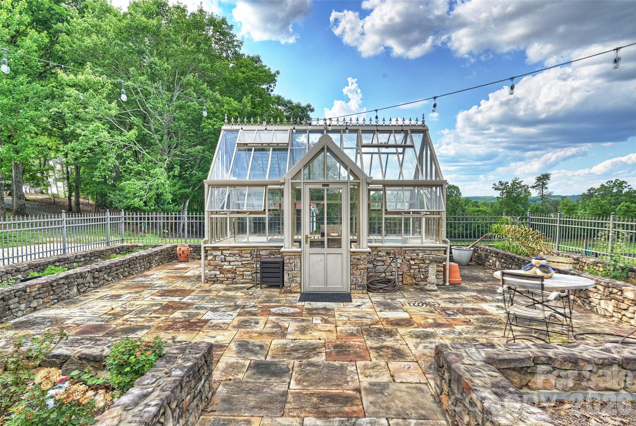 172 Tuckertown Road — New London