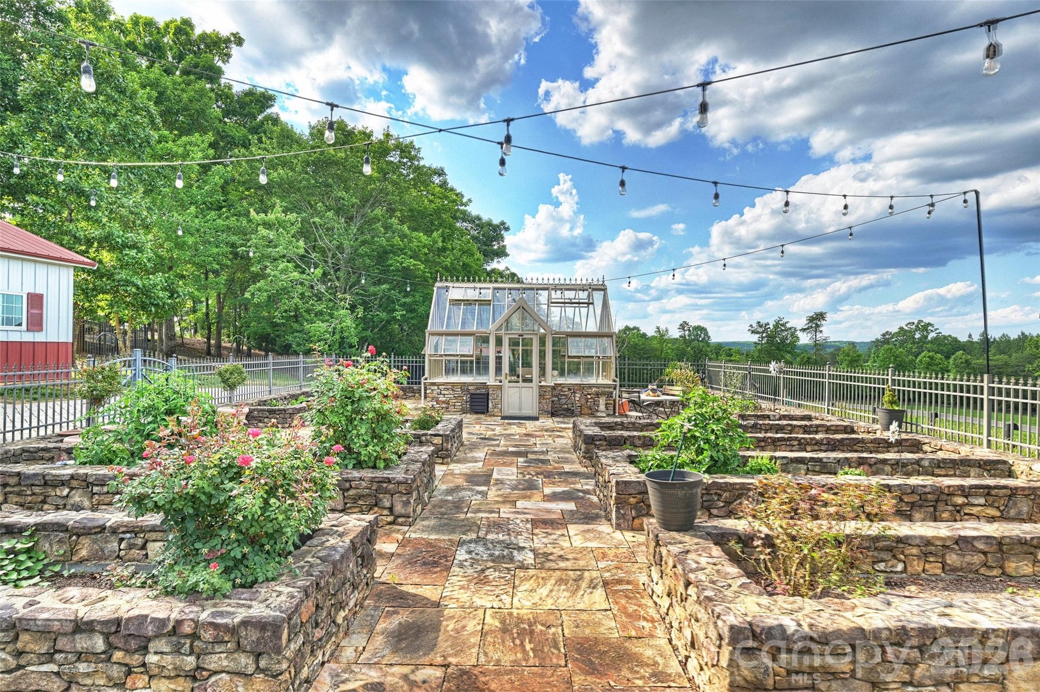 172 Tuckertown Road — New London