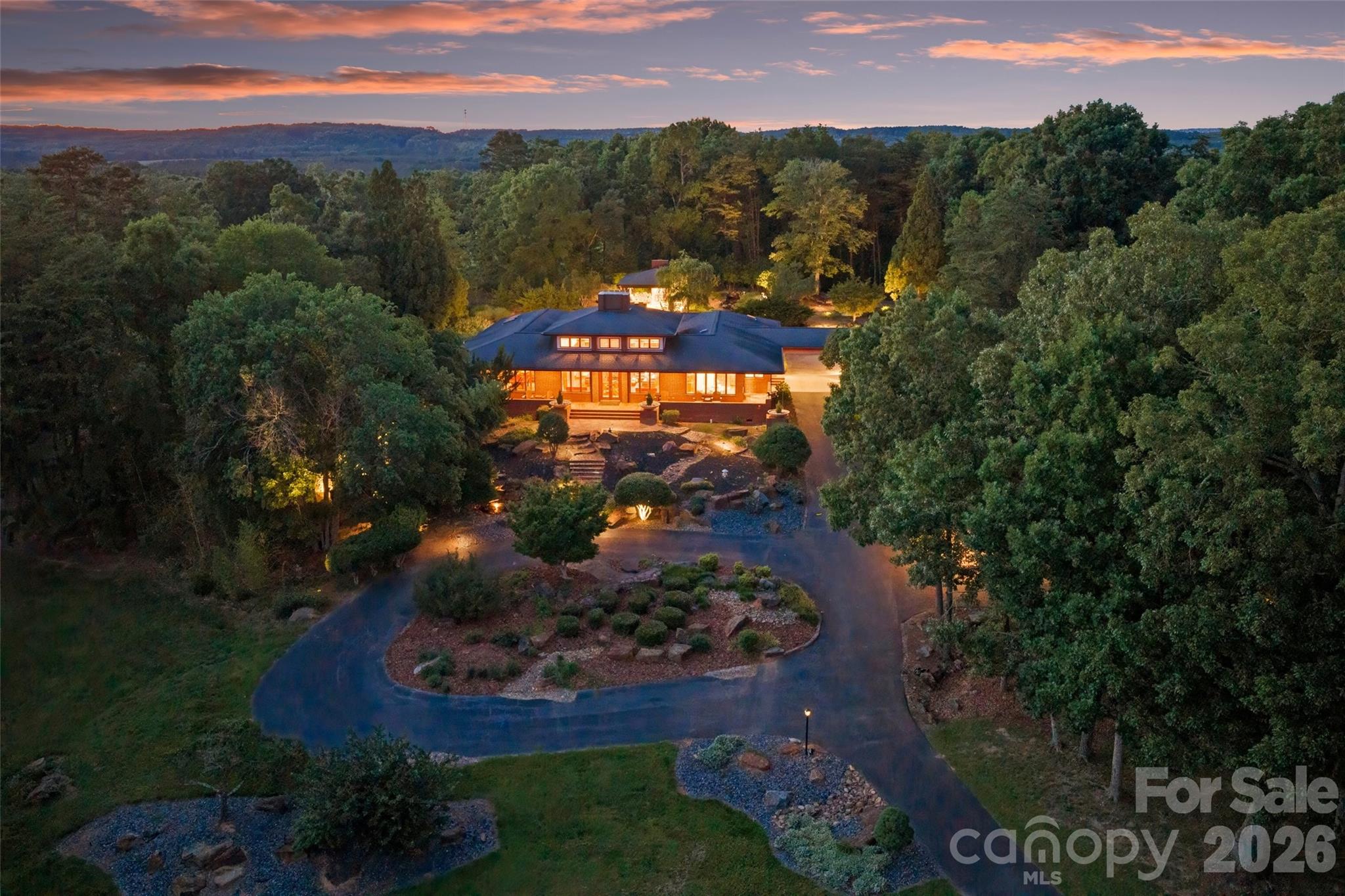 172 Tuckertown Road — New London