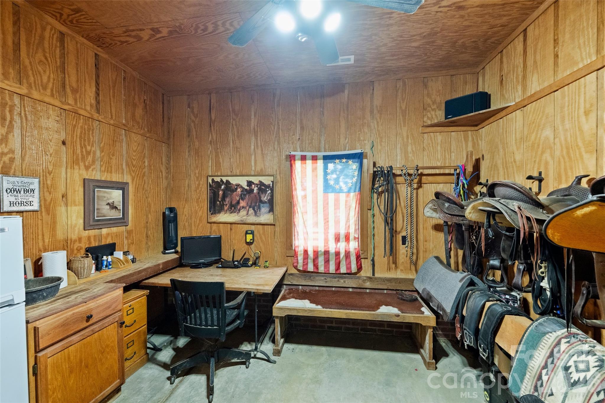 172 Tuckertown Road — New London