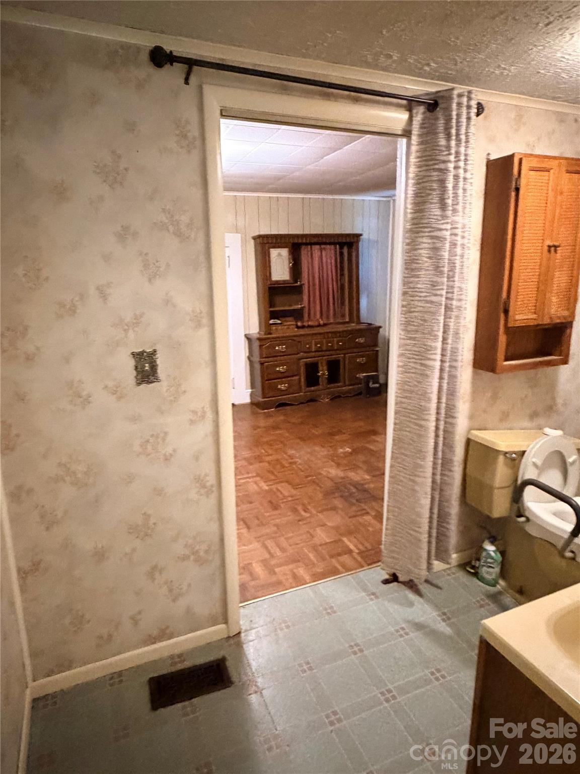 731 10th Street Boulevard NW — Hickory