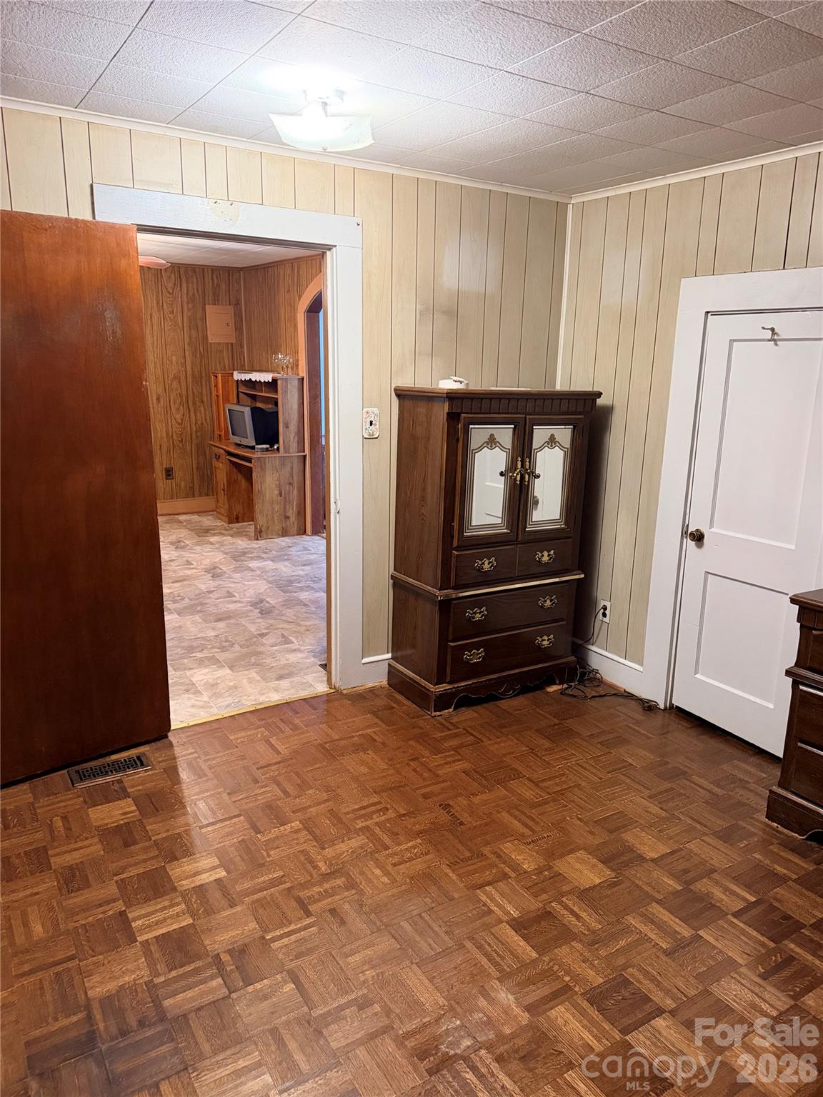 731 10th Street Boulevard NW — Hickory