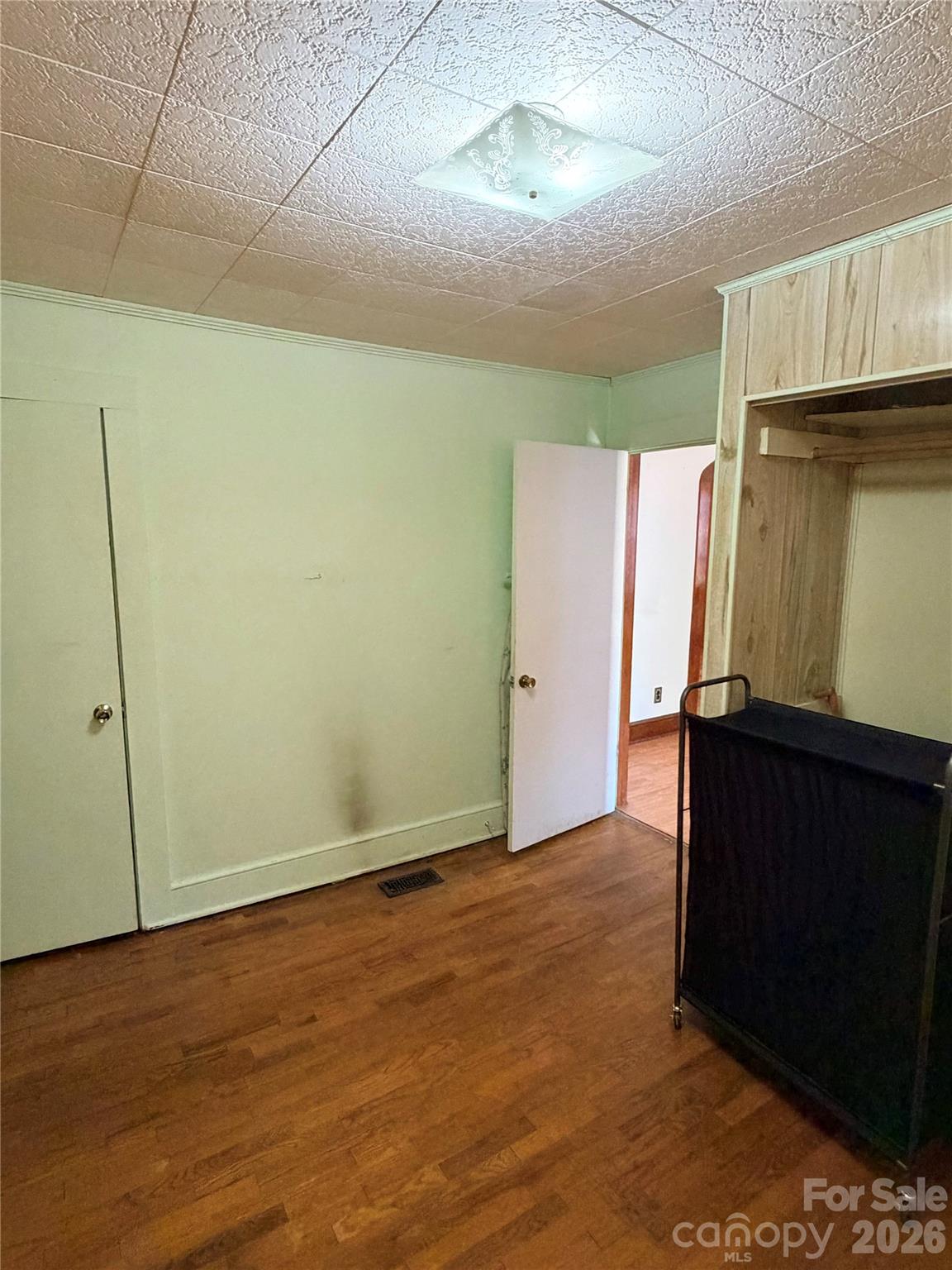731 10th Street Boulevard NW — Hickory