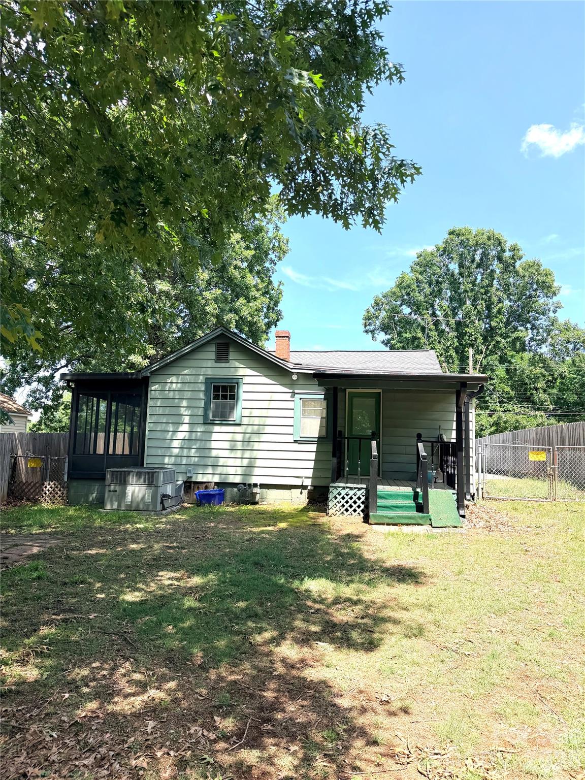 731 10th Street Boulevard NW — Hickory