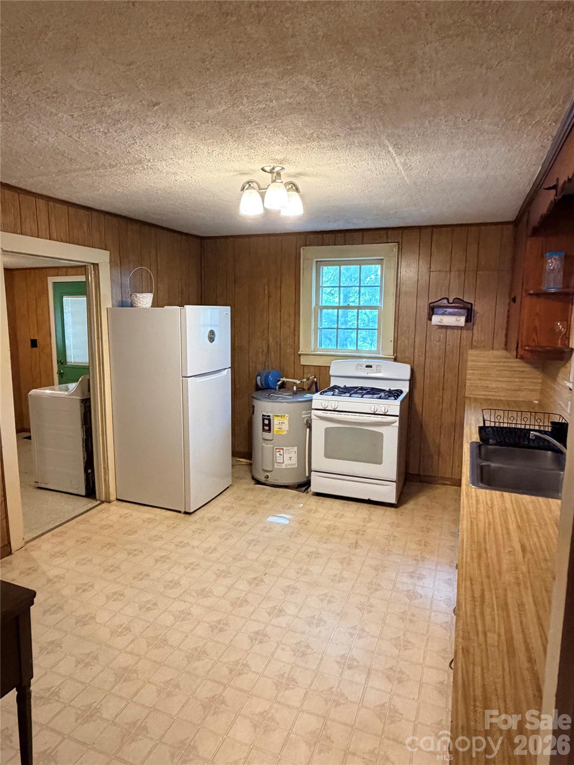 731 10th Street Boulevard NW — Hickory