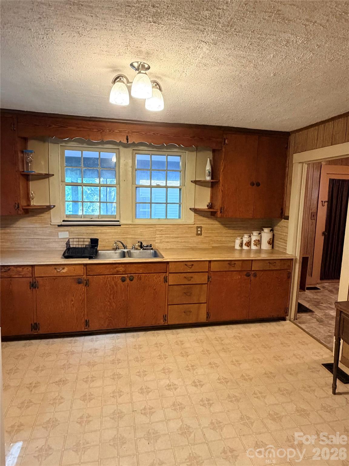 731 10th Street Boulevard NW — Hickory