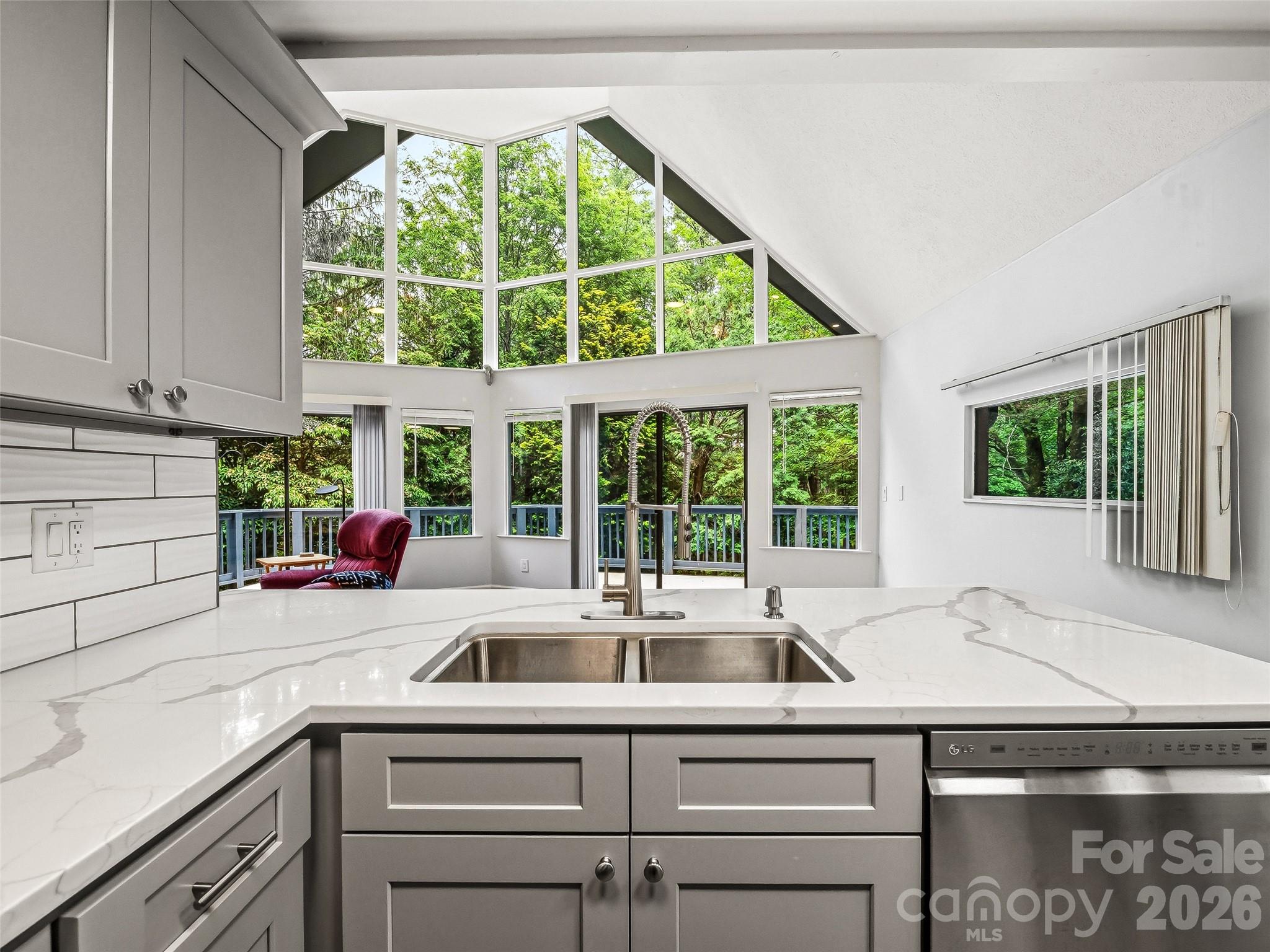 70 Skyline Drive — Hendersonville