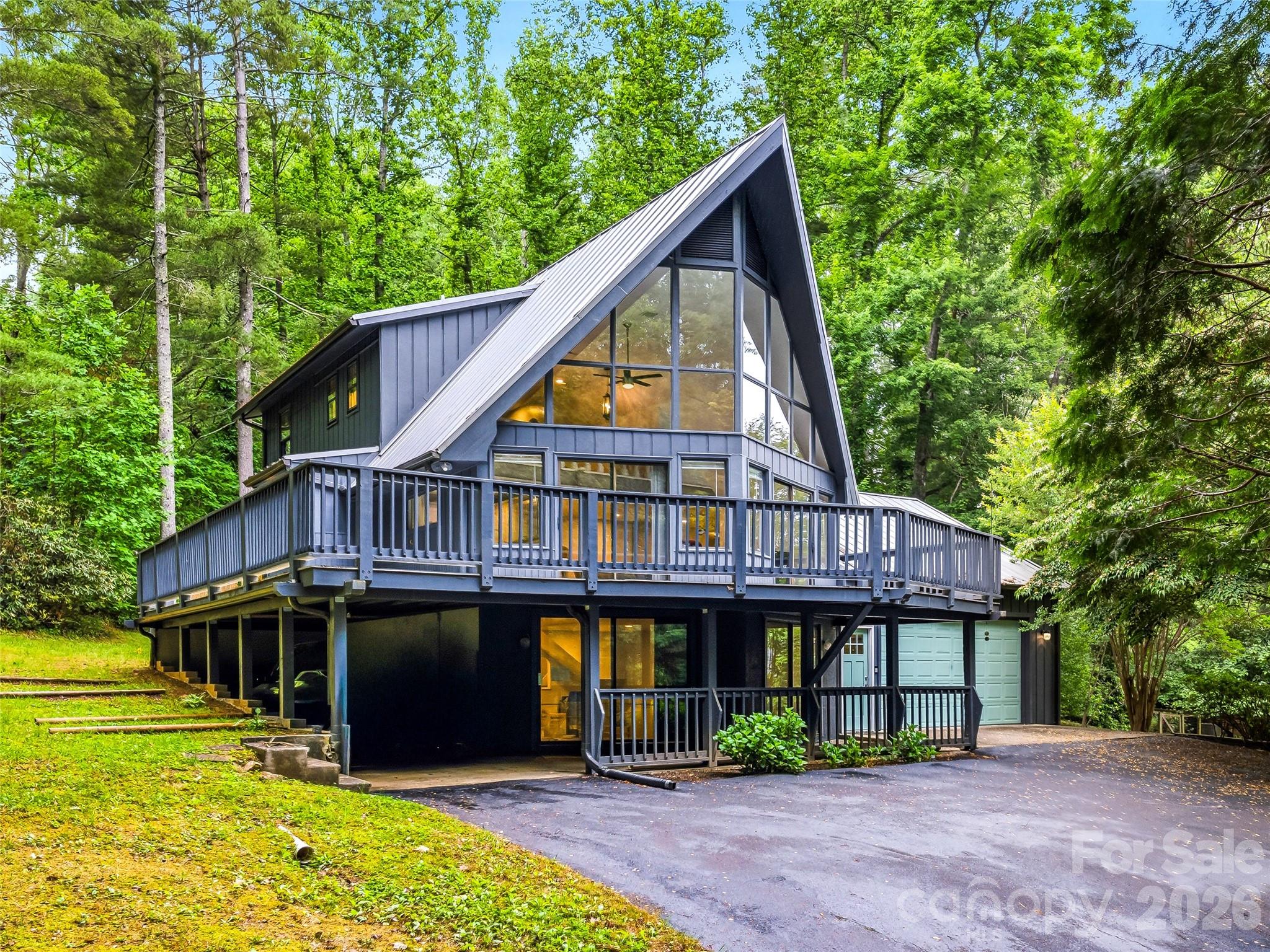 70 Skyline Drive — Hendersonville