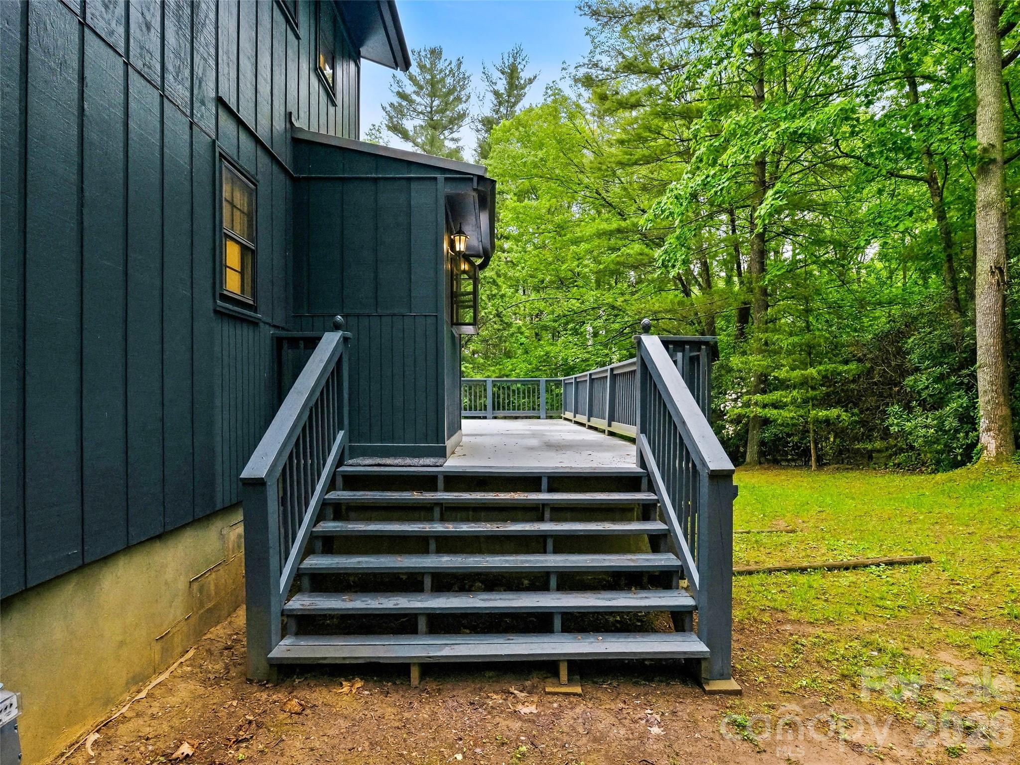 70 Skyline Drive — Hendersonville